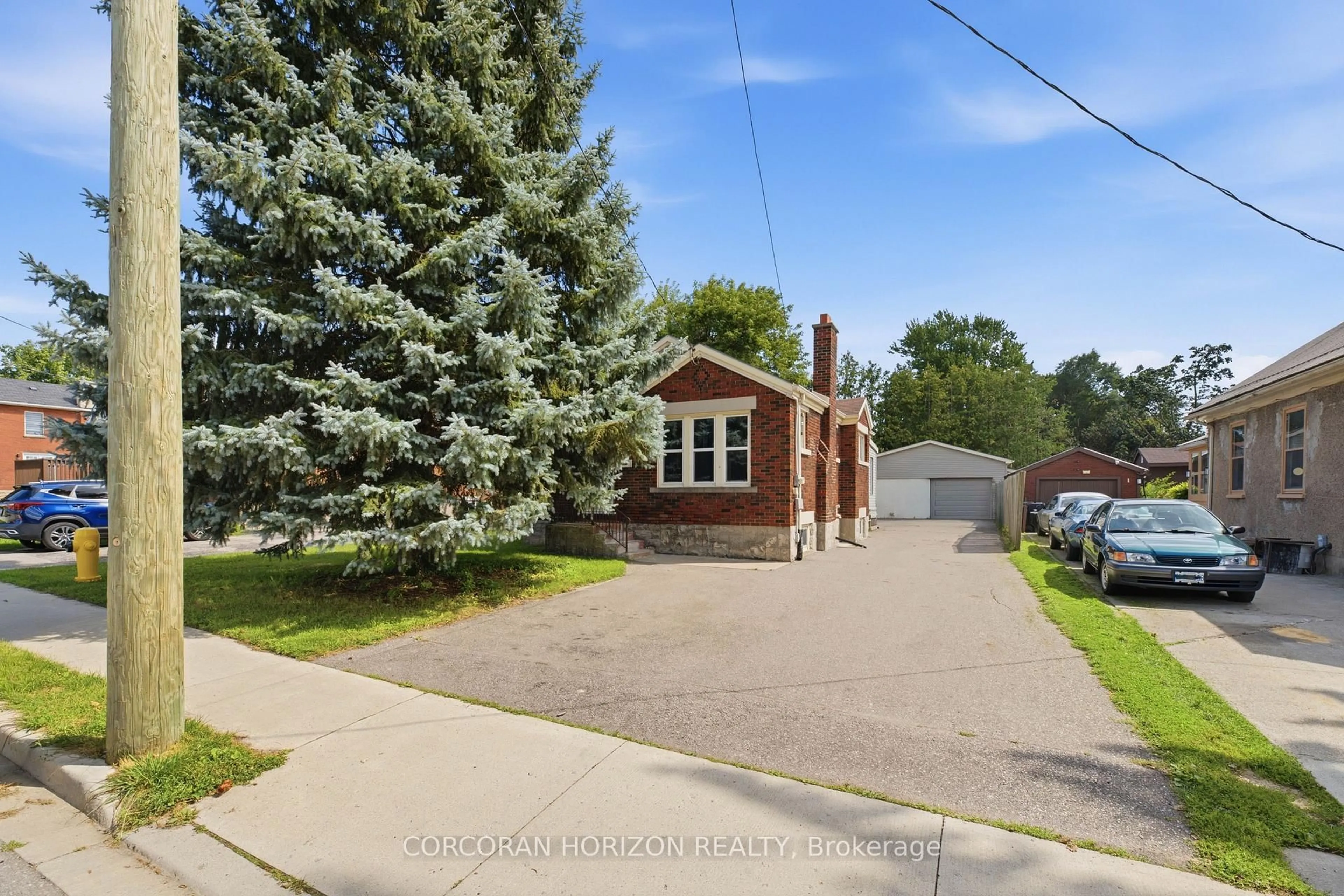 Home with brick exterior material, street for 111 Elliott St, Cambridge Ontario N1R 2J9
