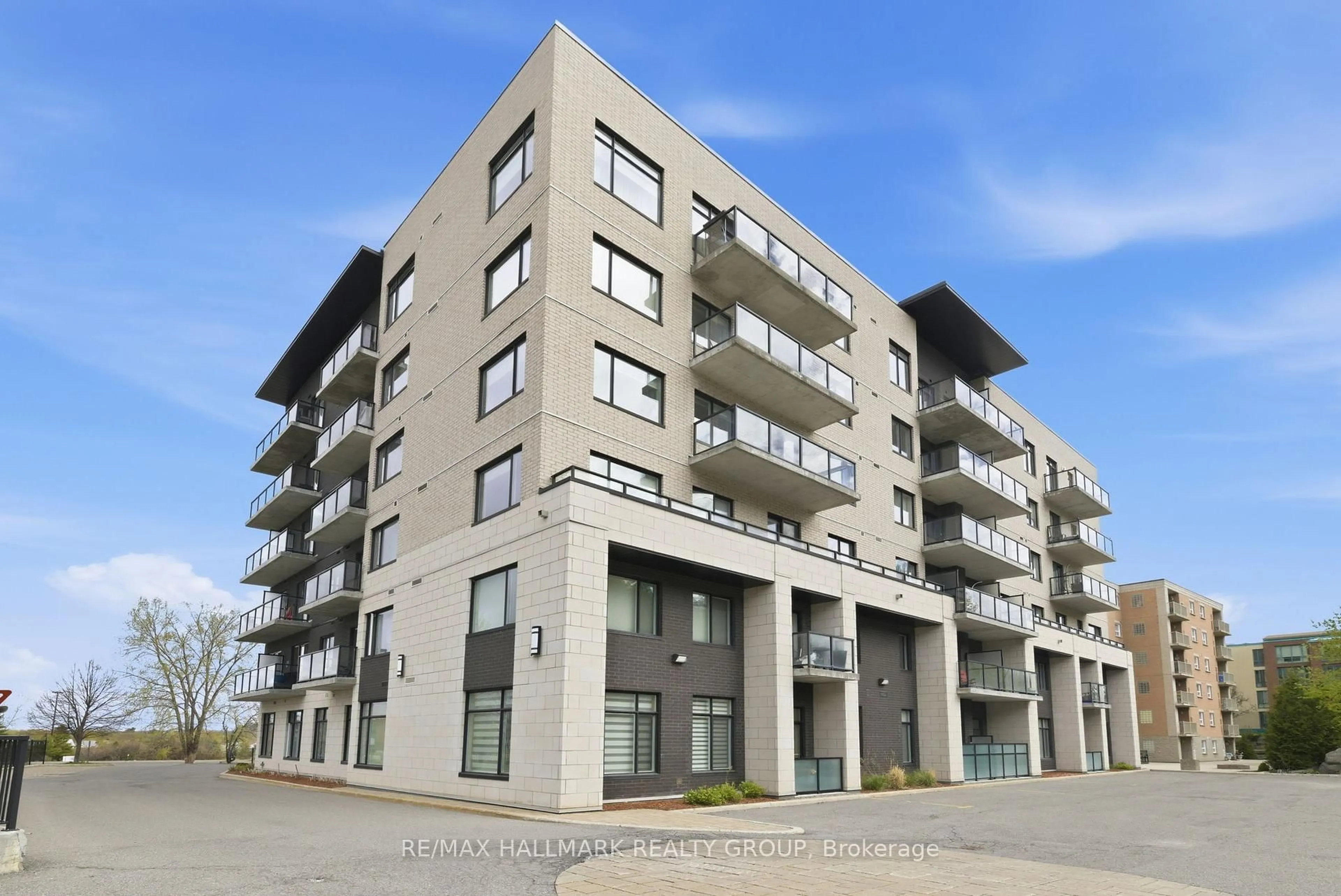 A pic from outside/outdoor area/front of a property/back of a property/a pic from drone, building for 310 Centrum Blvd #206, Ottawa Ontario K1E 0A3