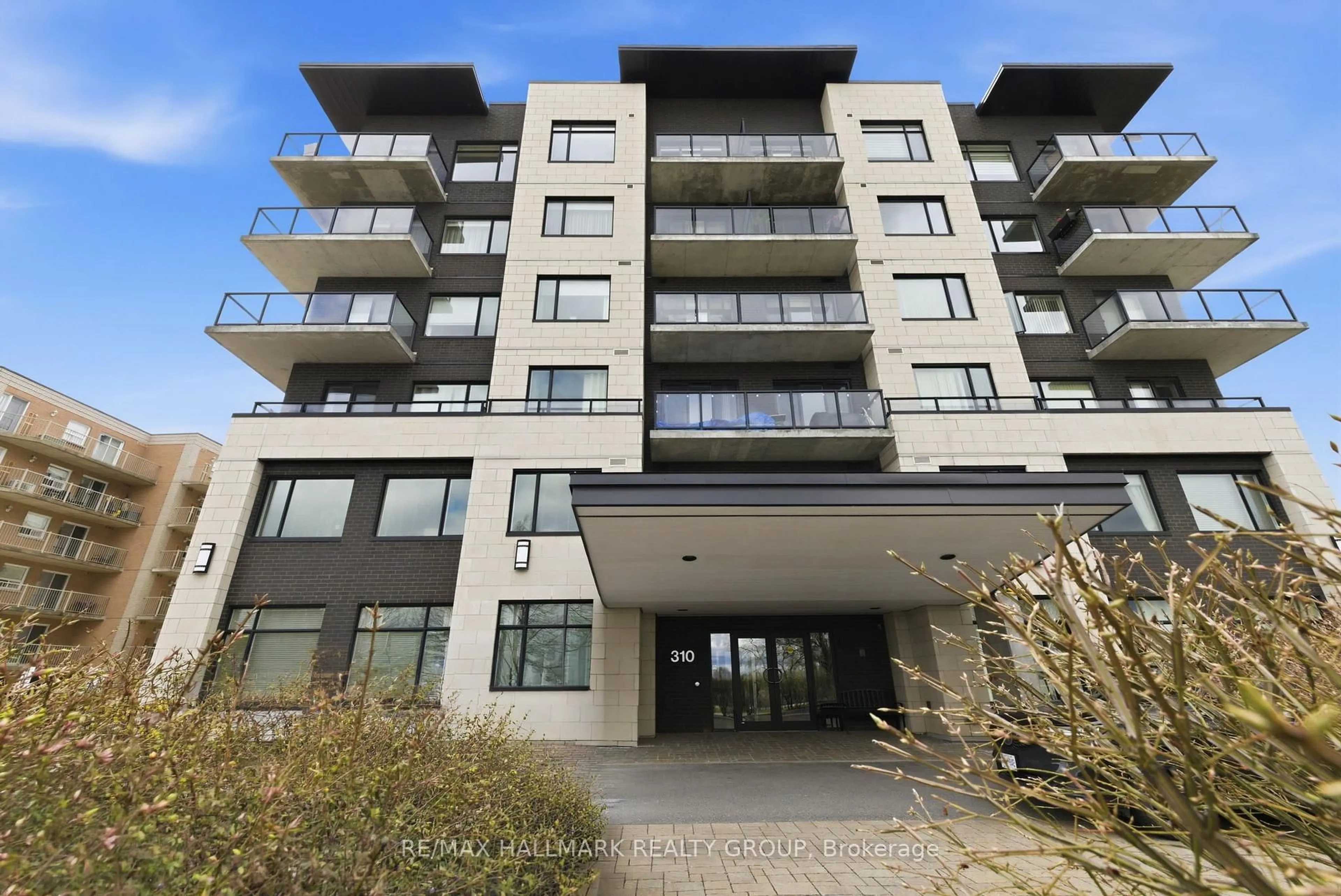 A pic from outside/outdoor area/front of a property/back of a property/a pic from drone, building for 310 Centrum Blvd #206, Ottawa Ontario K1E 0A3