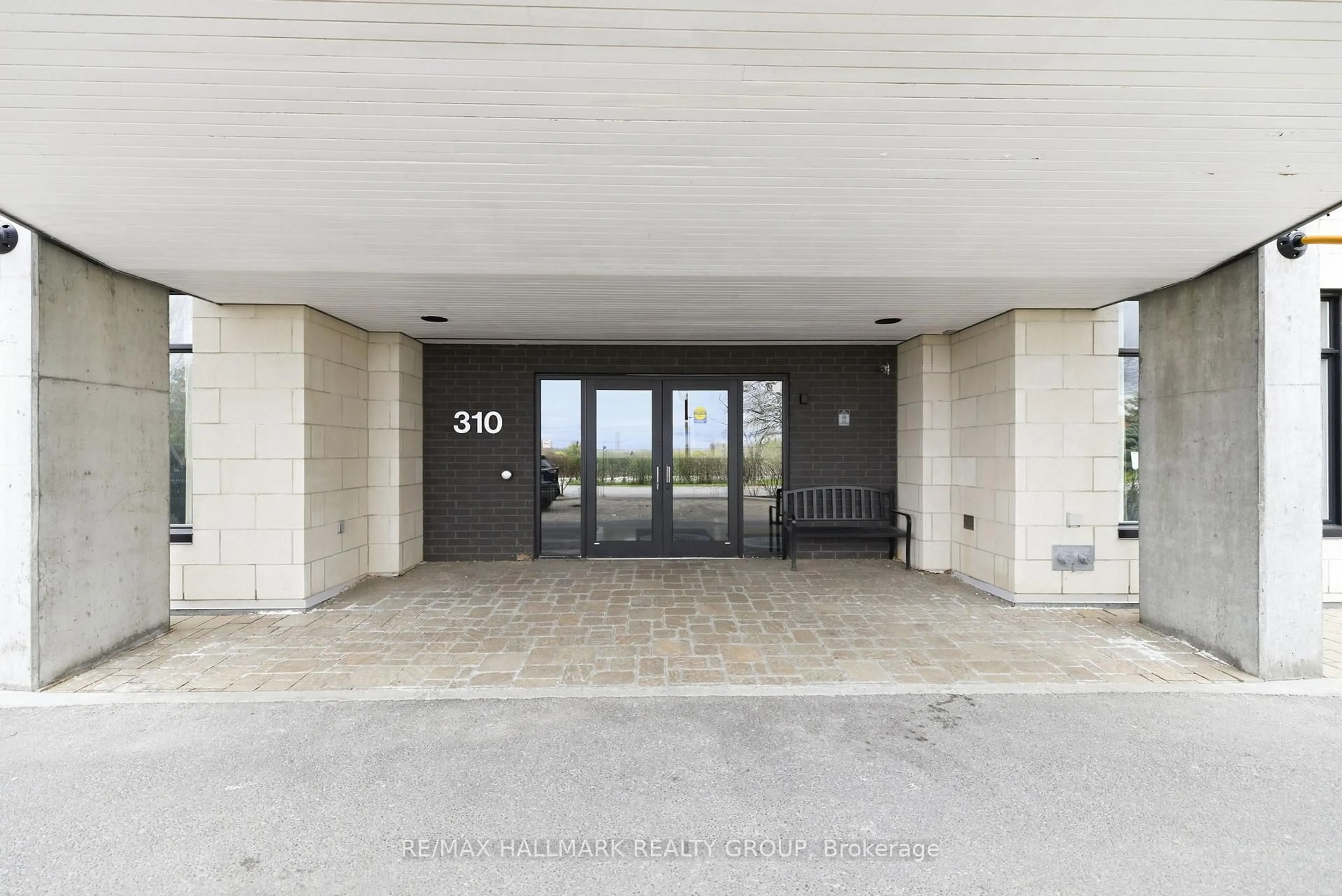 Indoor foyer for 310 Centrum Blvd #206, Ottawa Ontario K1E 0A3