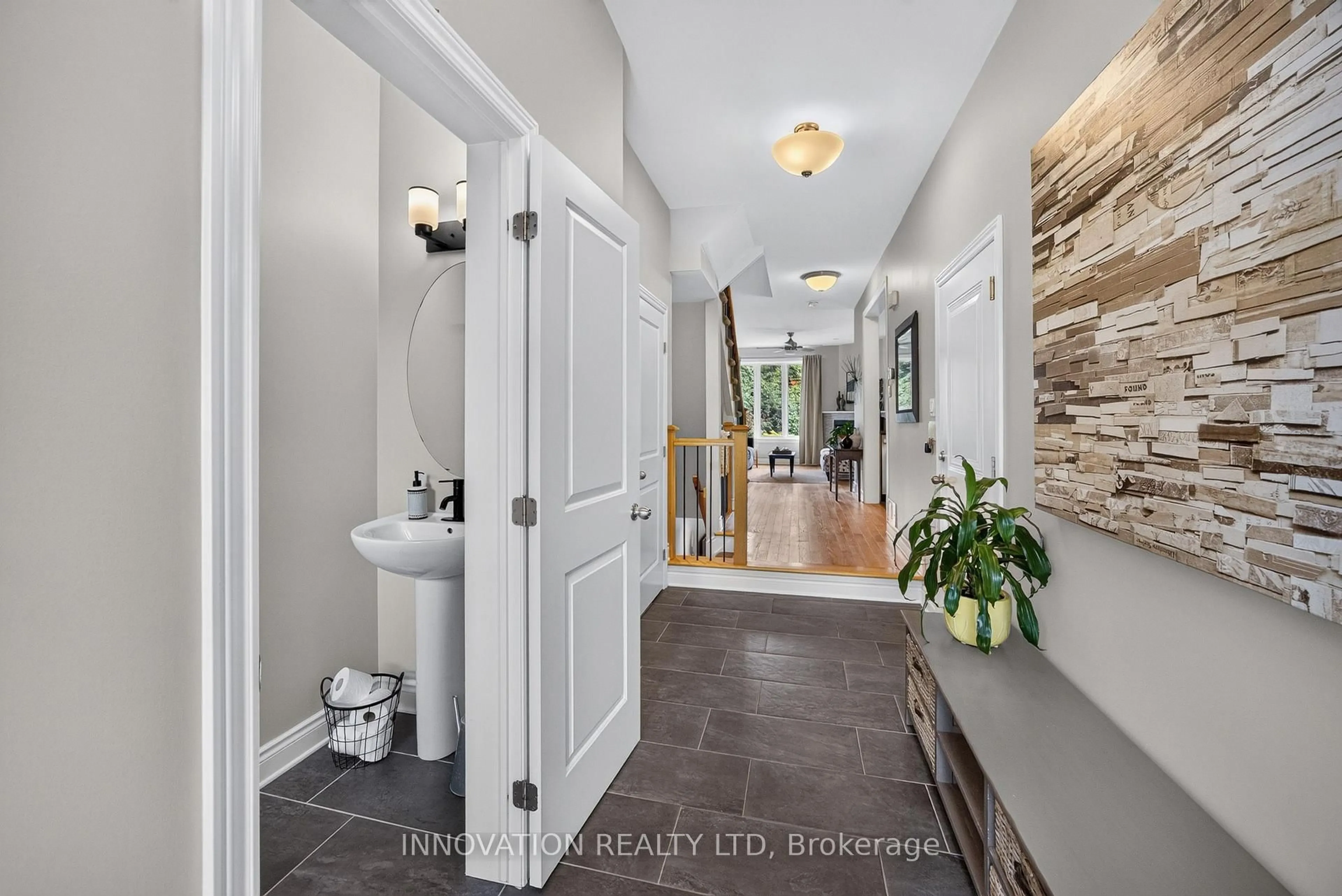 Indoor entryway for 111 Dulmage Cres, Carleton Place Ontario K7C 2G3