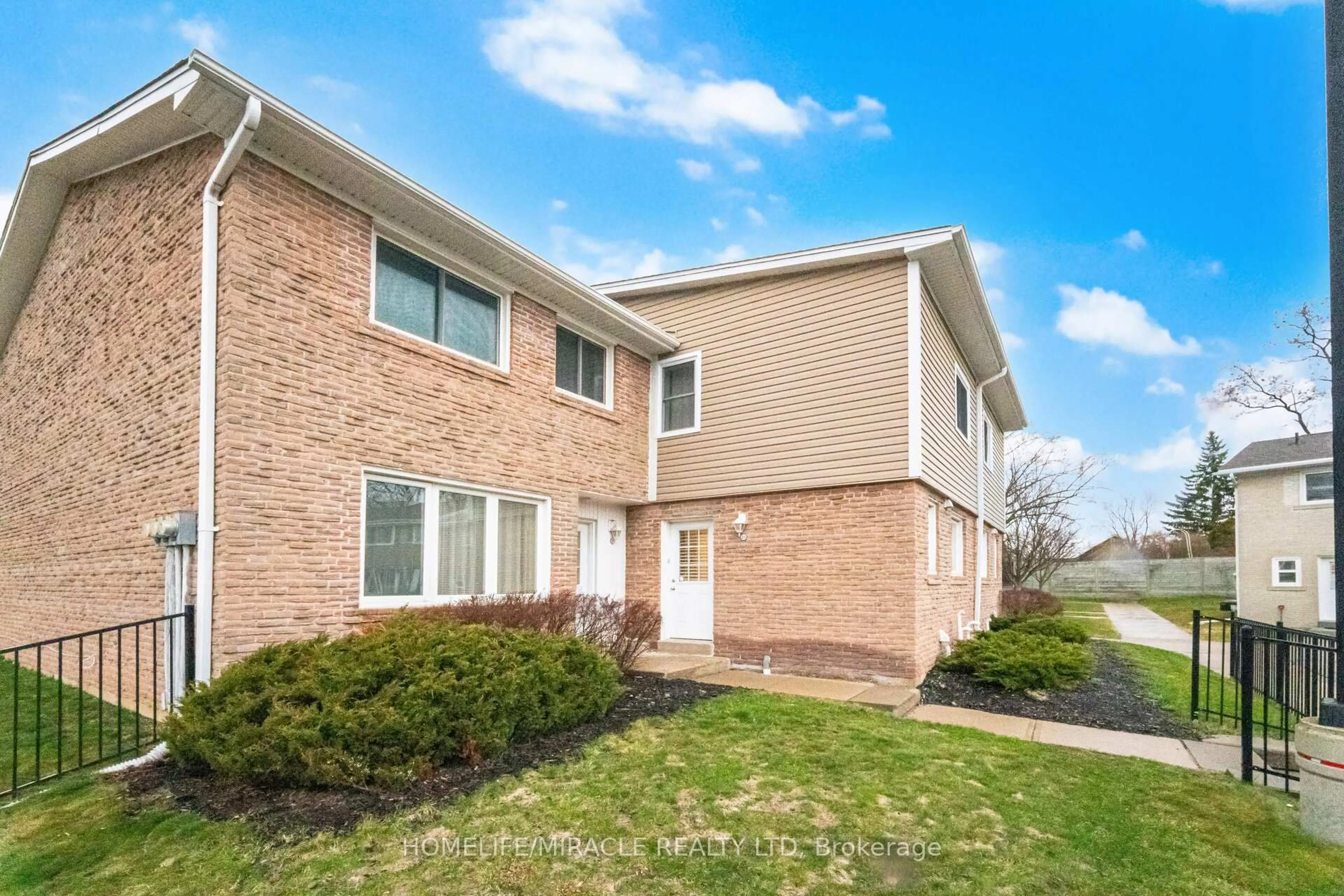 Home with brick exterior material, street for 50 Westmount Rd #20, Kitchener Ontario N2M 1R5