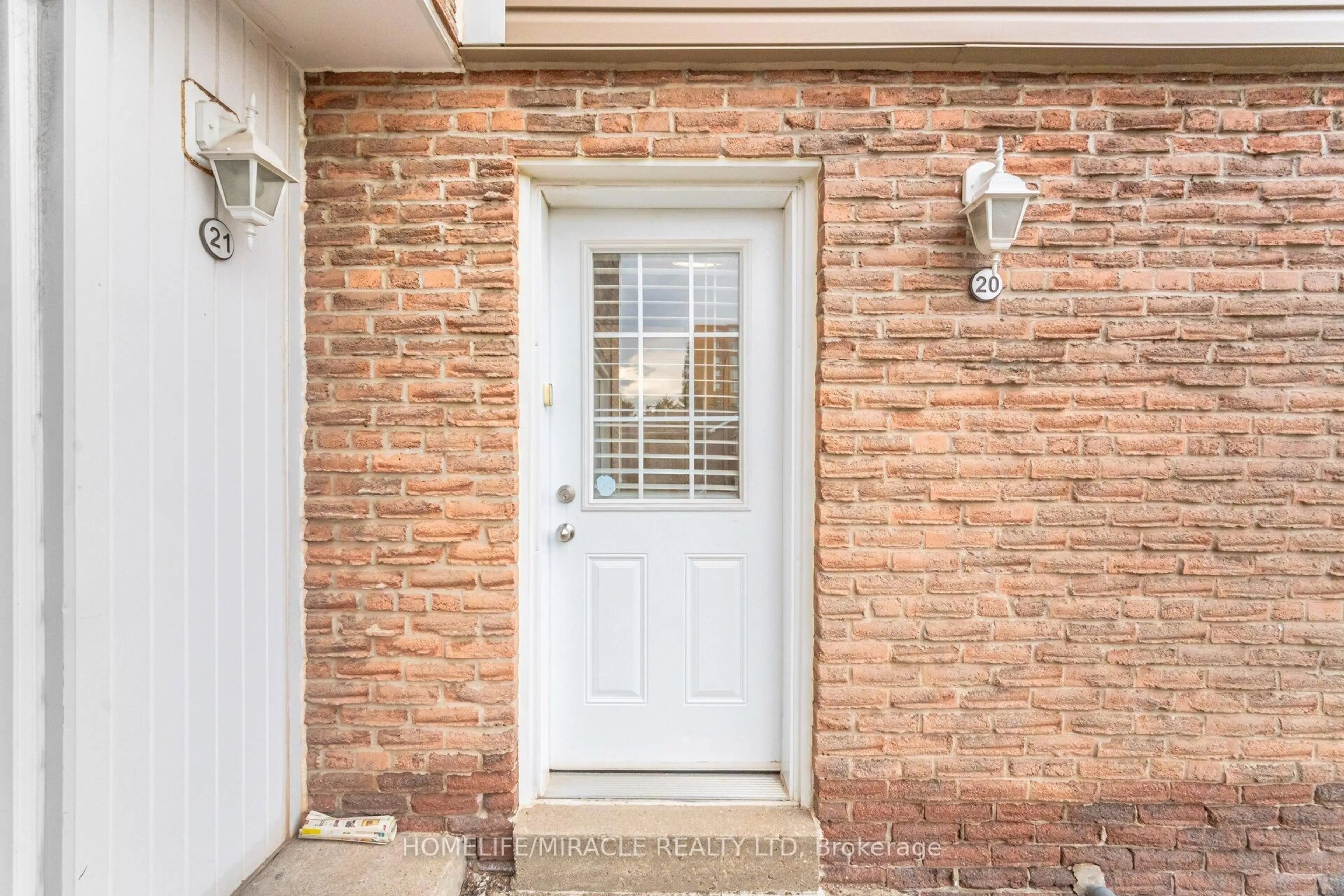 Indoor entryway for 50 Westmount Rd #20, Kitchener Ontario N2M 1R5