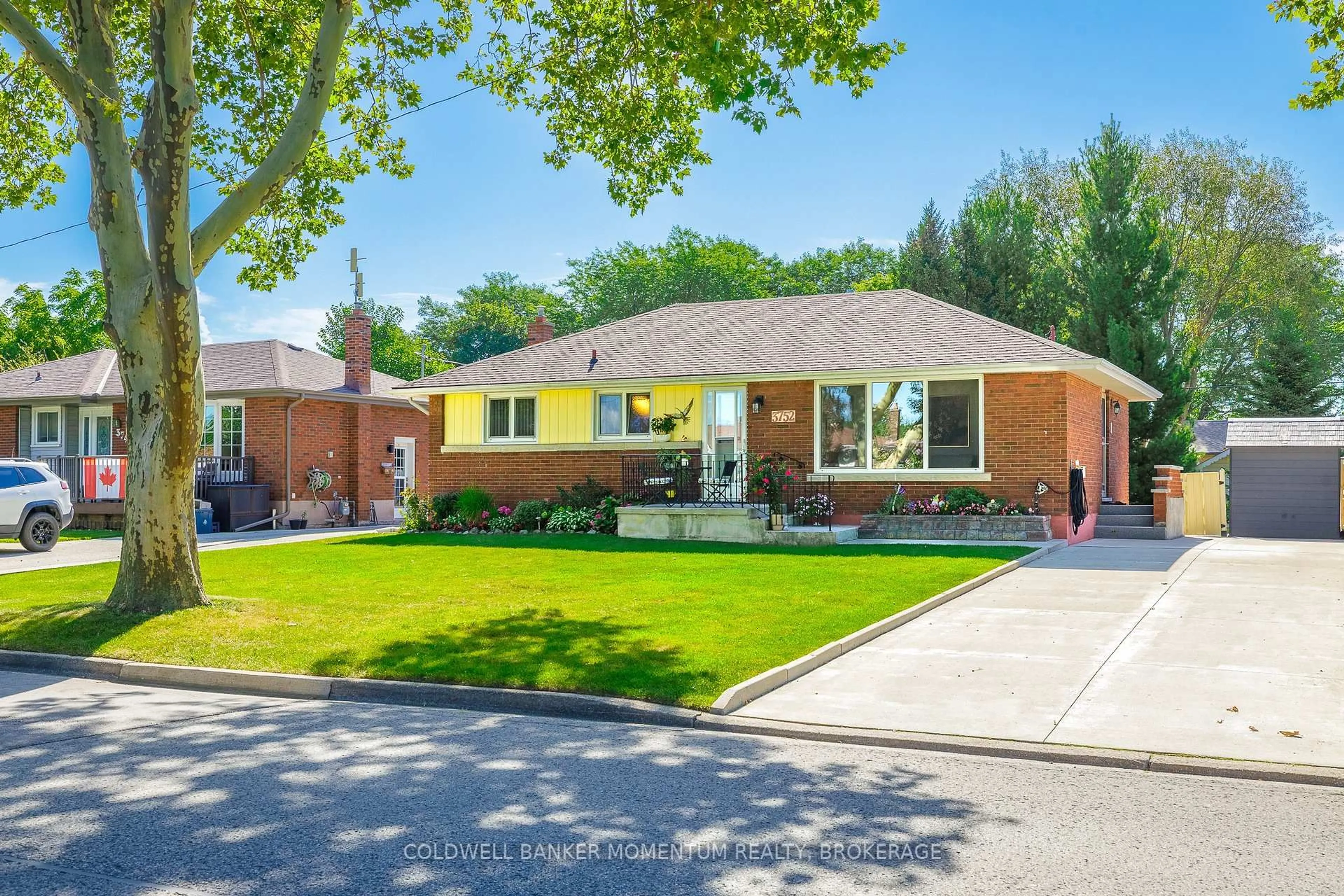 Home with brick exterior material, street for 3752 Gunning Dr, Niagara Falls Ontario L2G 6L4