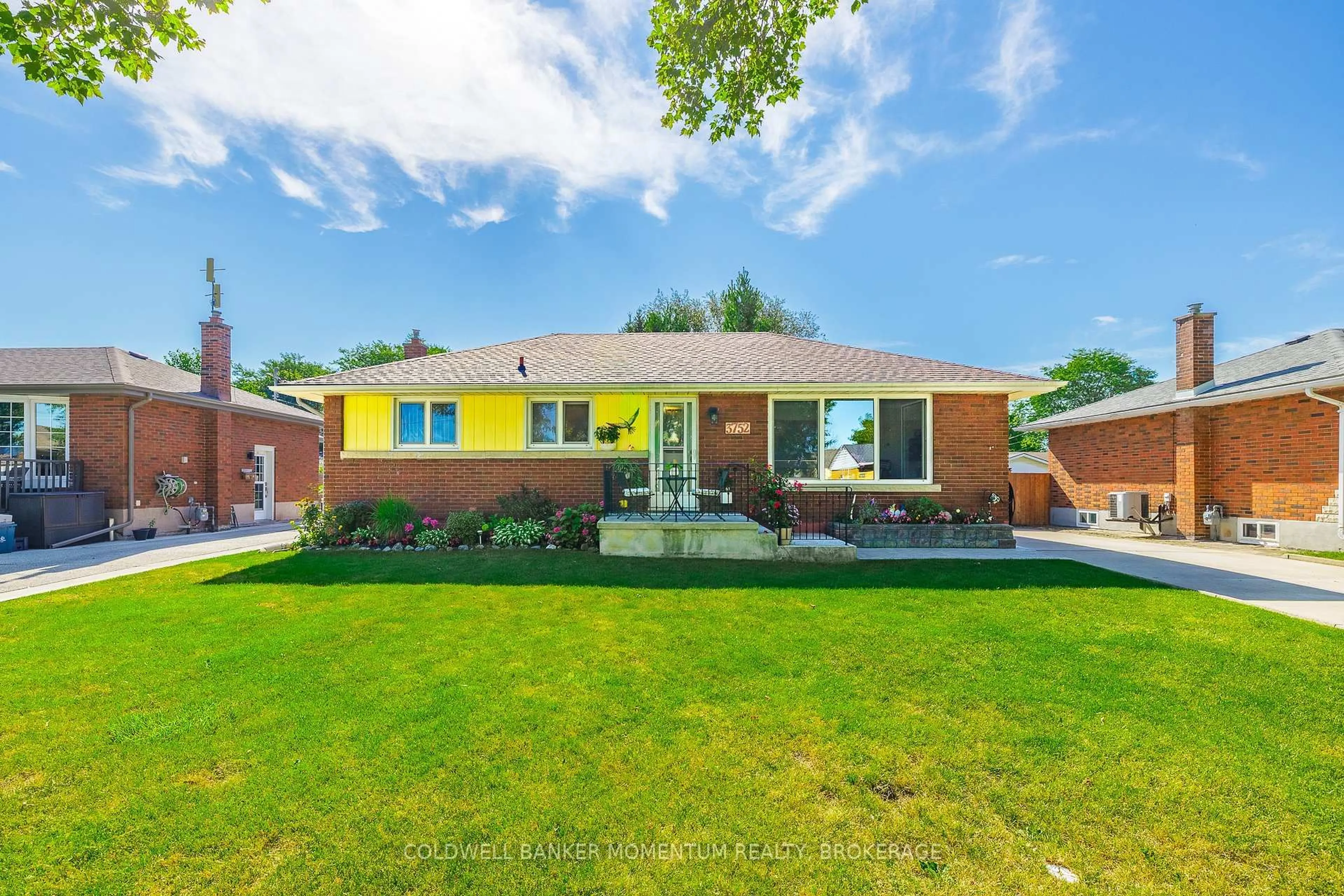 Home with brick exterior material, street for 3752 Gunning Dr, Niagara Falls Ontario L2G 6L4