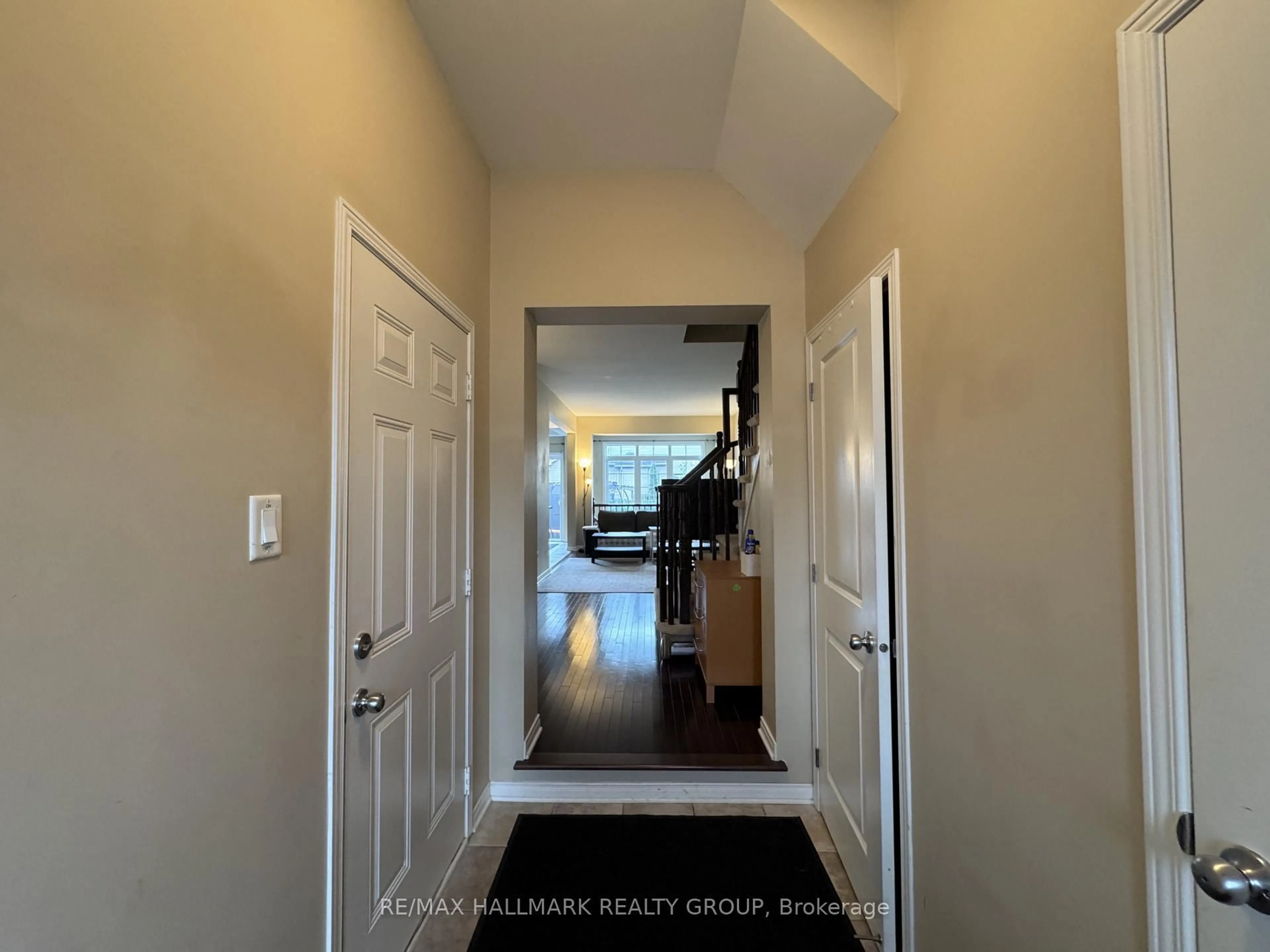 Indoor entryway for 821 Tabaret St, Ottawa Ontario K2M 0E4