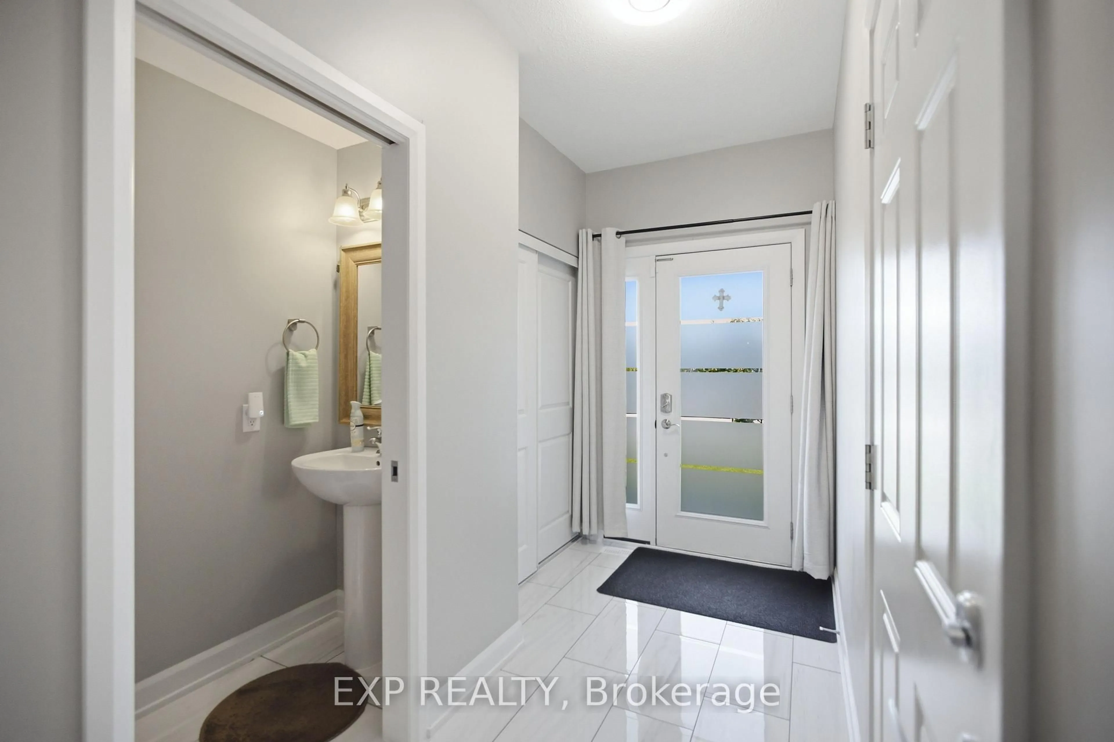 Indoor entryway for 42 Vimy Ridge Cres, Arnprior Ontario K7S 0H7