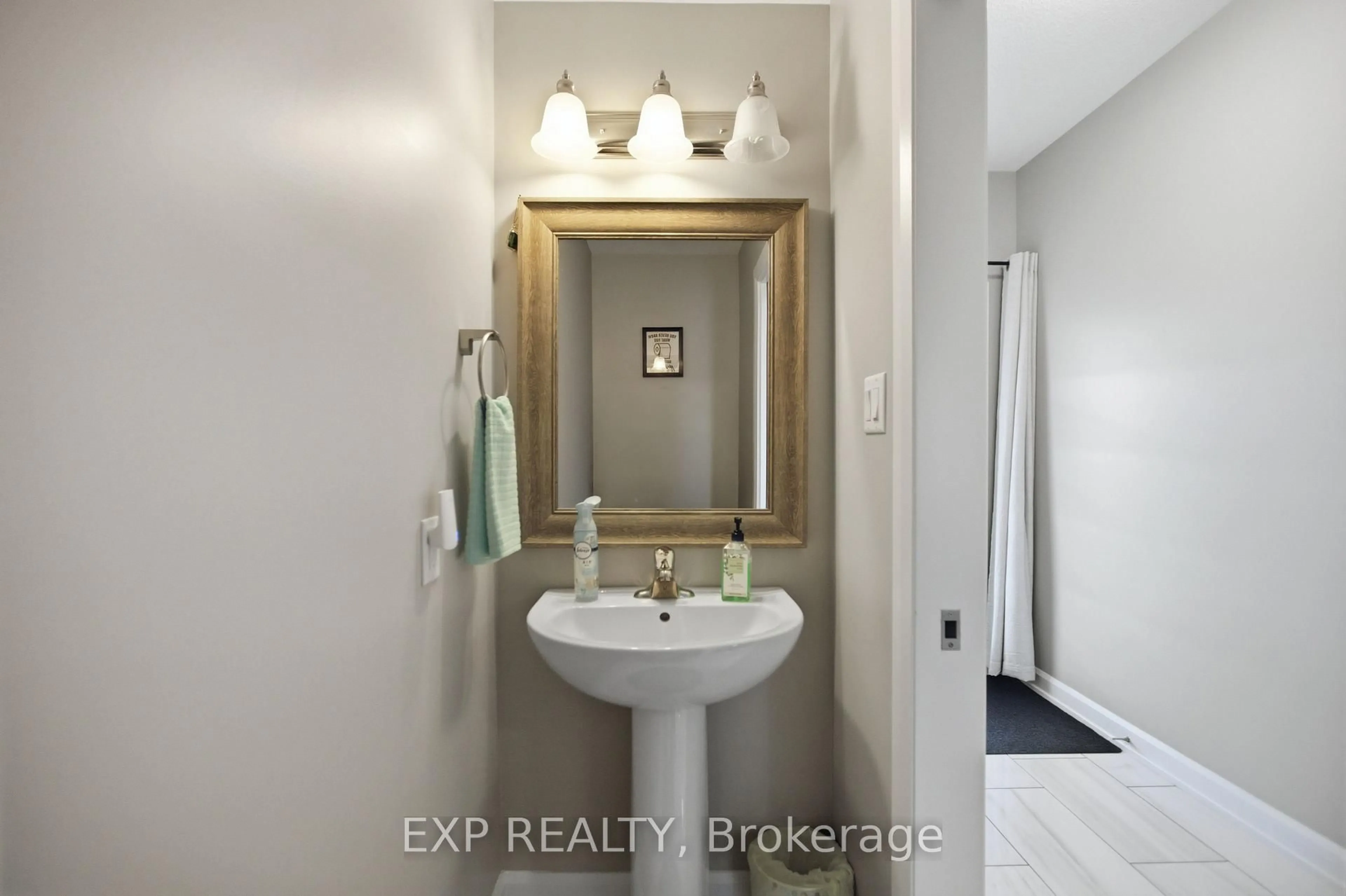 Standard bathroom, ceramic/tile floor for 42 Vimy Ridge Cres, Arnprior Ontario K7S 0H7