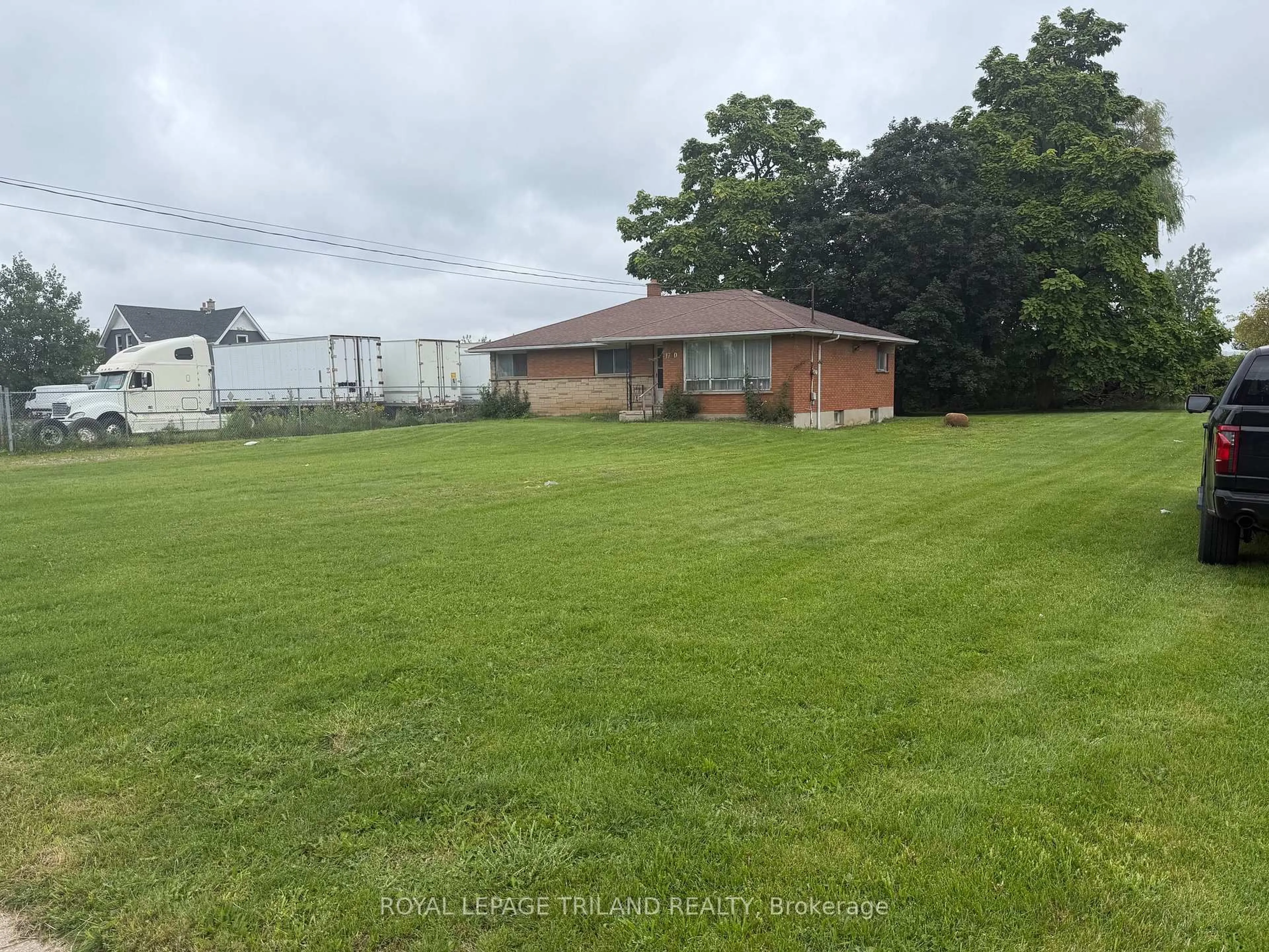 A pic from outside/outdoor area/front of a property/back of a property/a pic from drone, unknown for 1780 GORE Rd, London East Ontario N5W 6B8