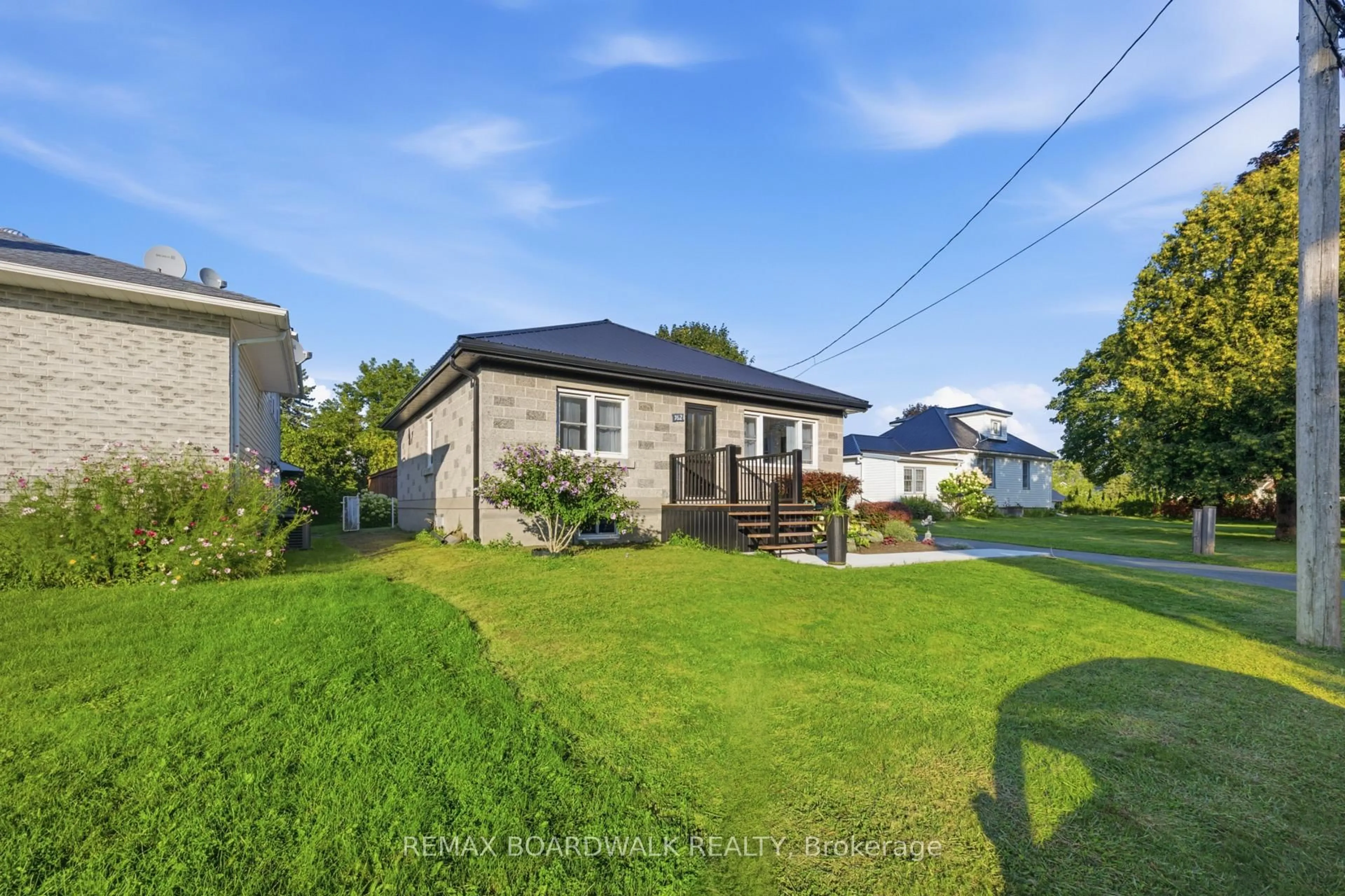 A pic from outside/outdoor area/front of a property/back of a property/a pic from drone, street for 762 St Lawrence St, Prescott Ontario K0E 1T0