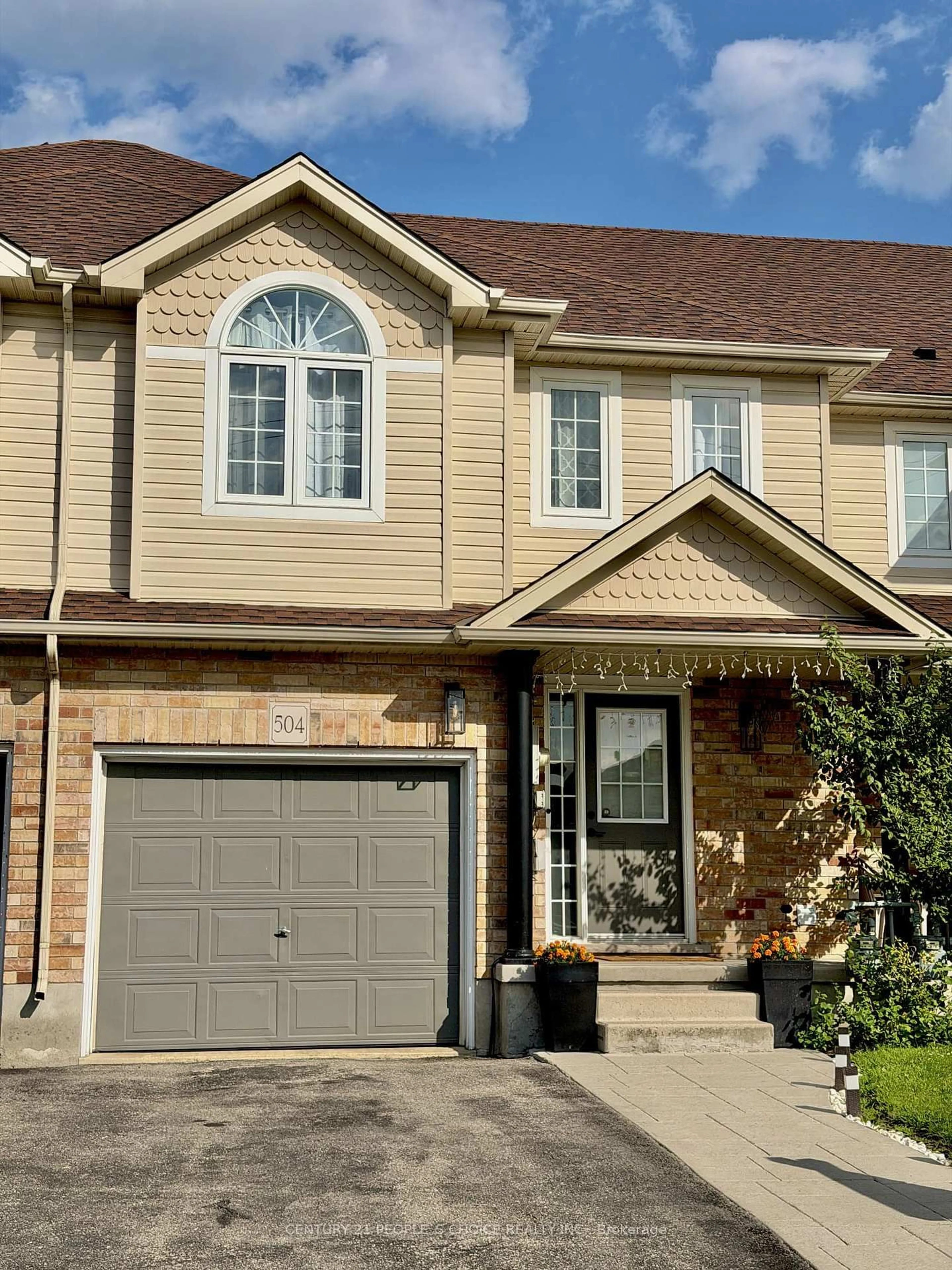 Home with vinyl exterior material, street for 504 Doon Dr, Kitchener Ontario N2P 2Z1