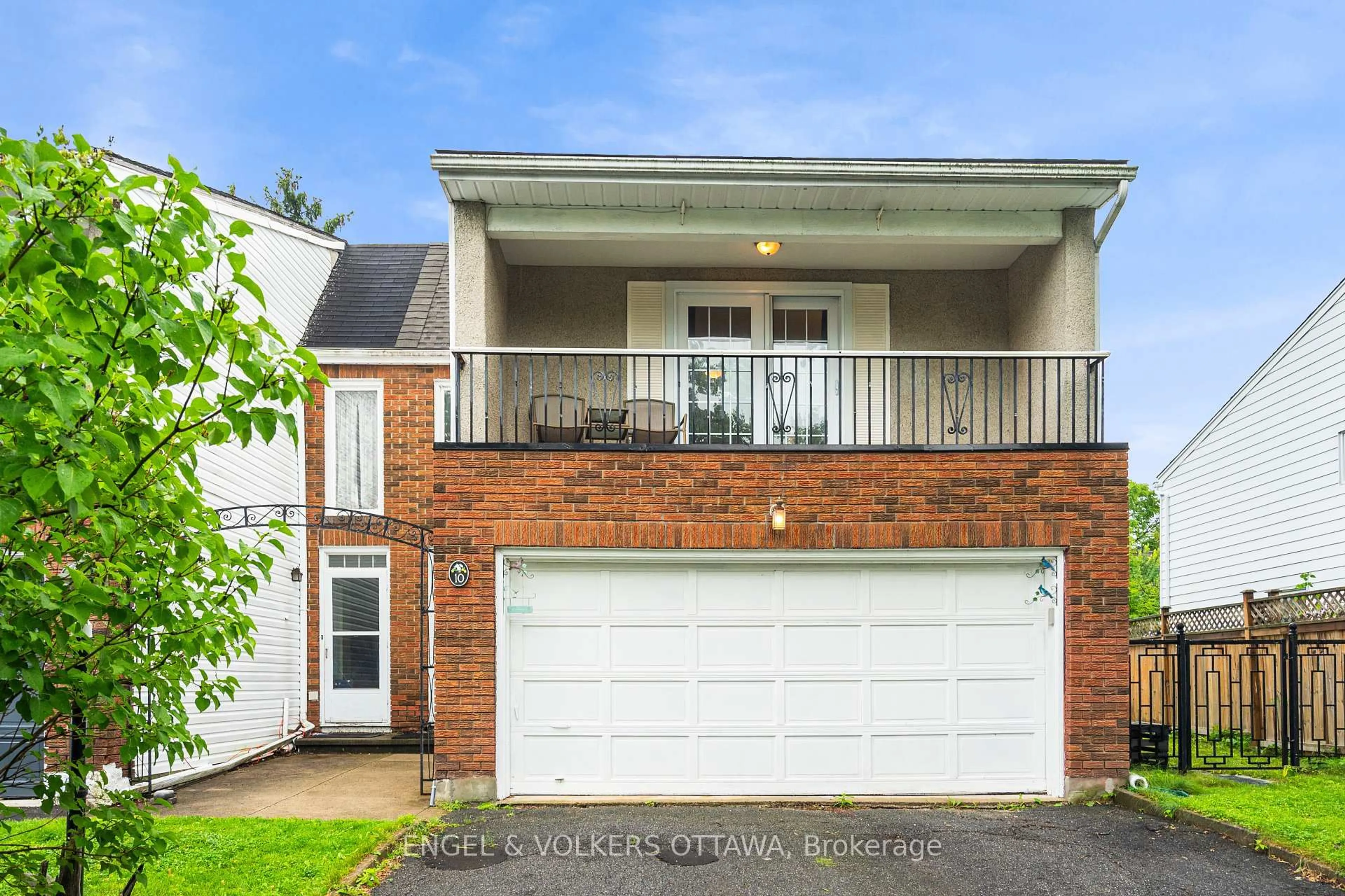 Unknown for 10 Estelle Cres, Nepean Ontario K2H 5X1