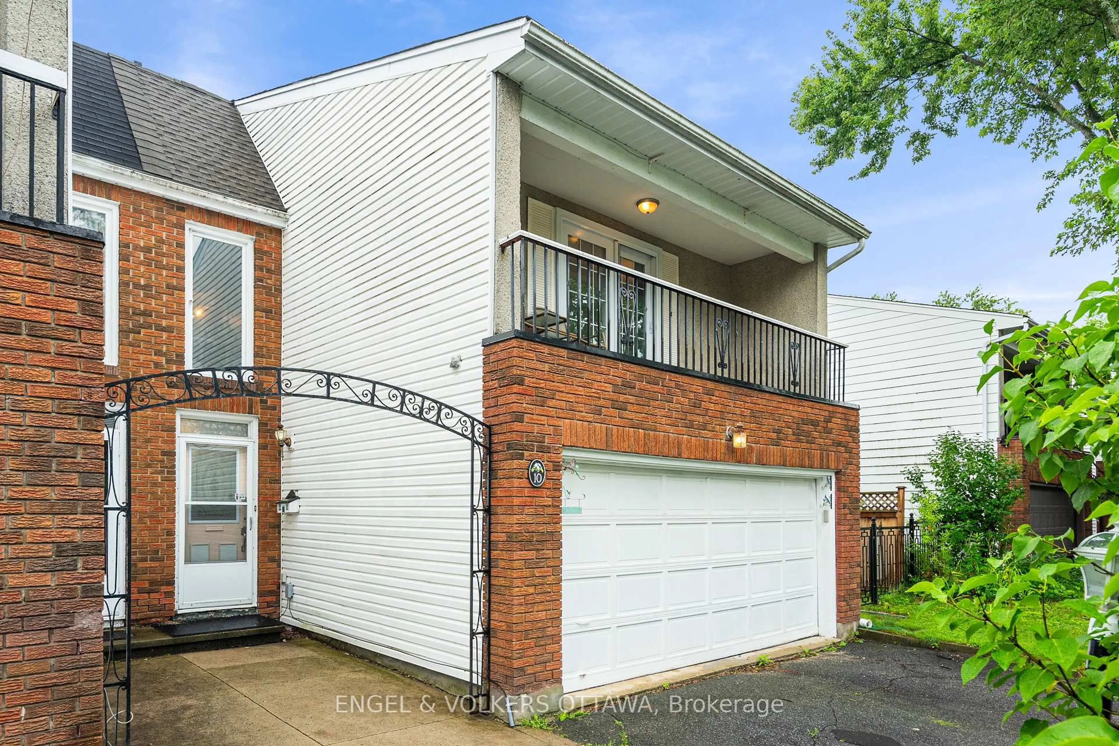 Home with brick exterior material, street for 10 Estelle Cres, Nepean Ontario K2H 5X1