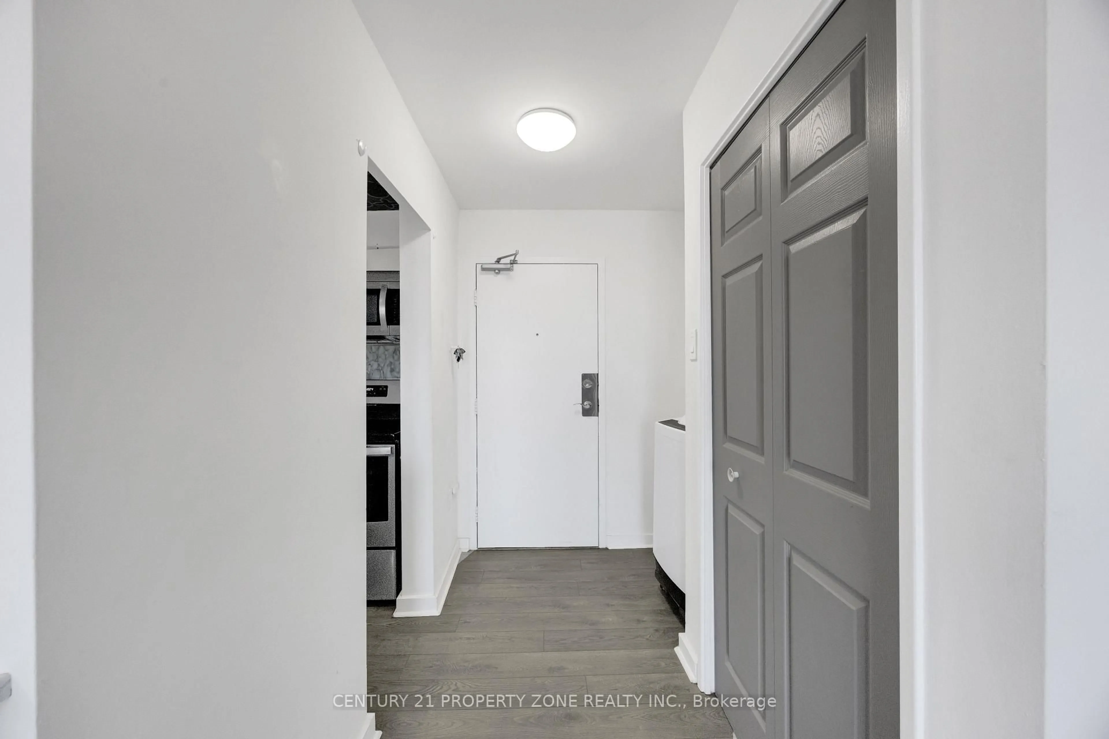 Indoor entryway for 583 Mornington Ave #610, London East Ontario N5Y 3E9