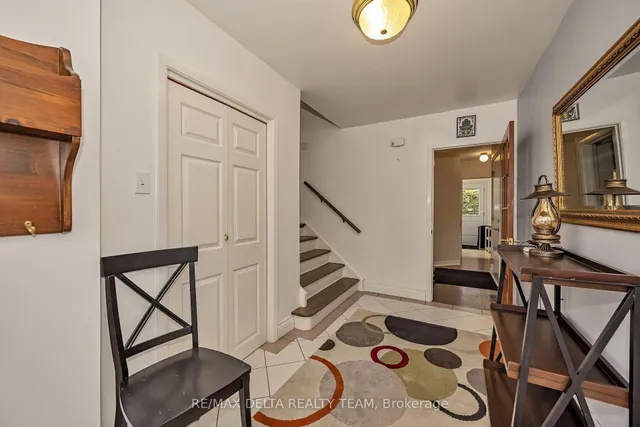 2350 Georgina Dr, Ottawa 5