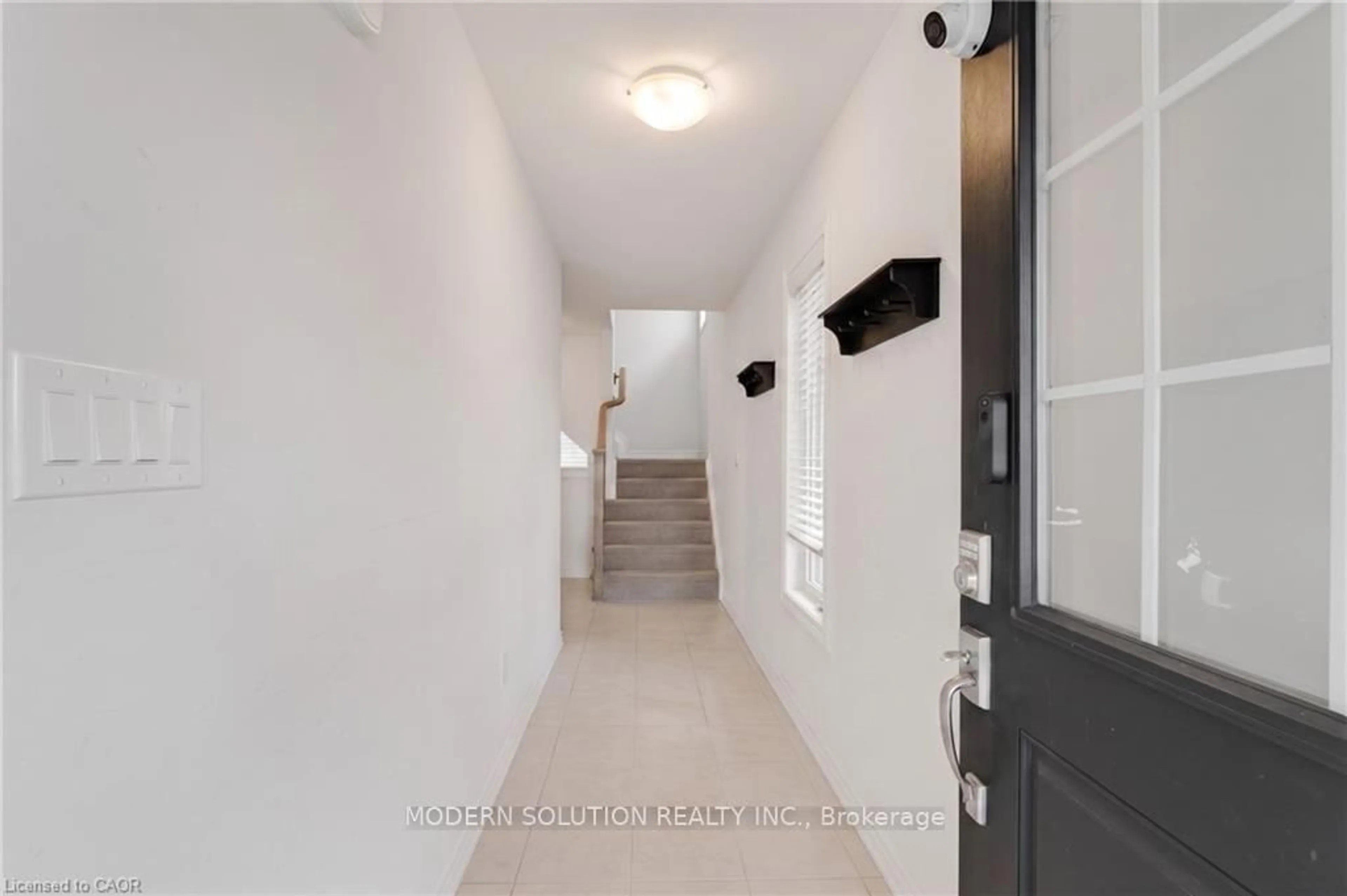 Indoor entryway for 157 Juneberry Rd, Thorold Ontario L2V 0H9