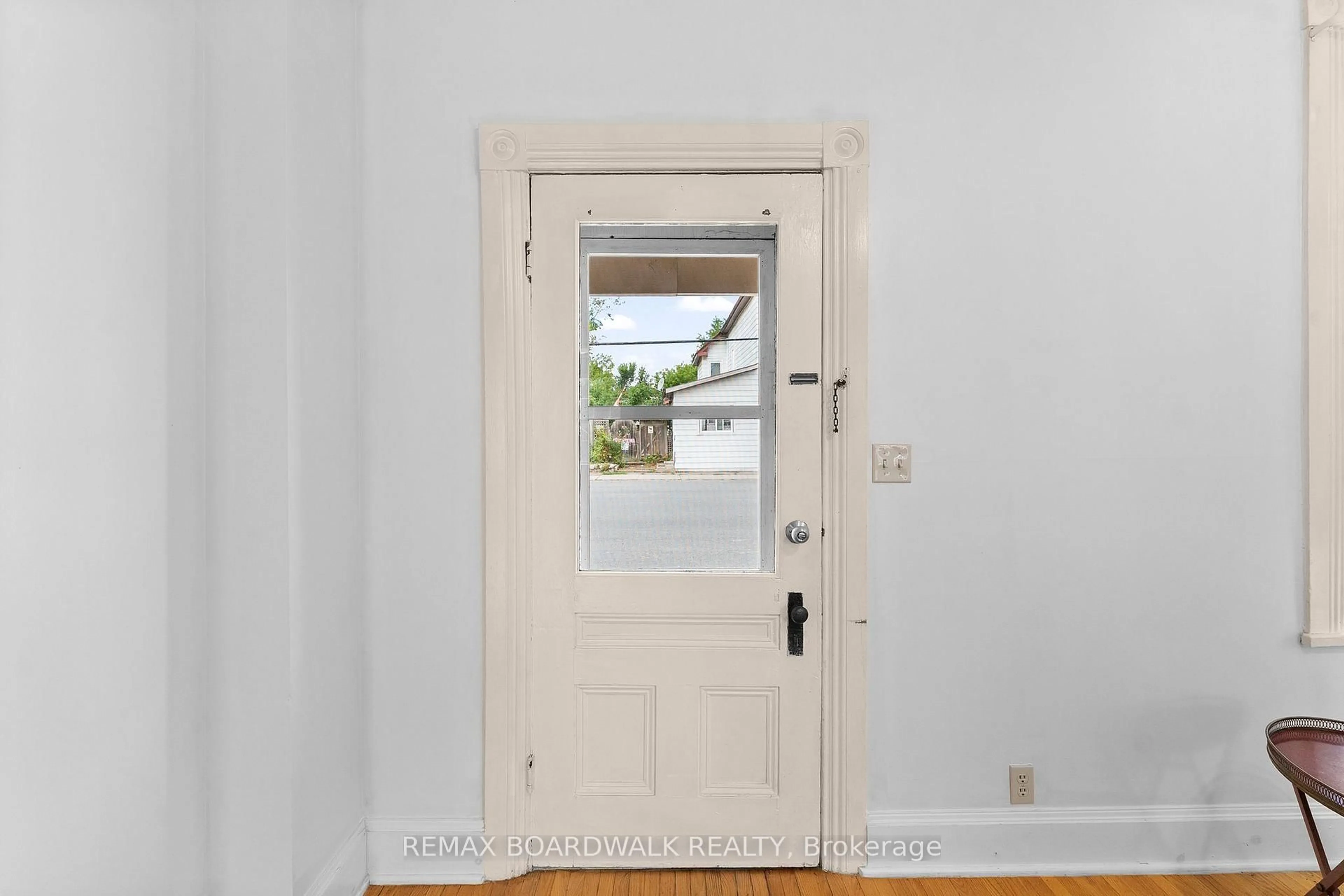 Indoor entryway for 110-114 Clothier St, North Grenville Ontario K0G 1J0