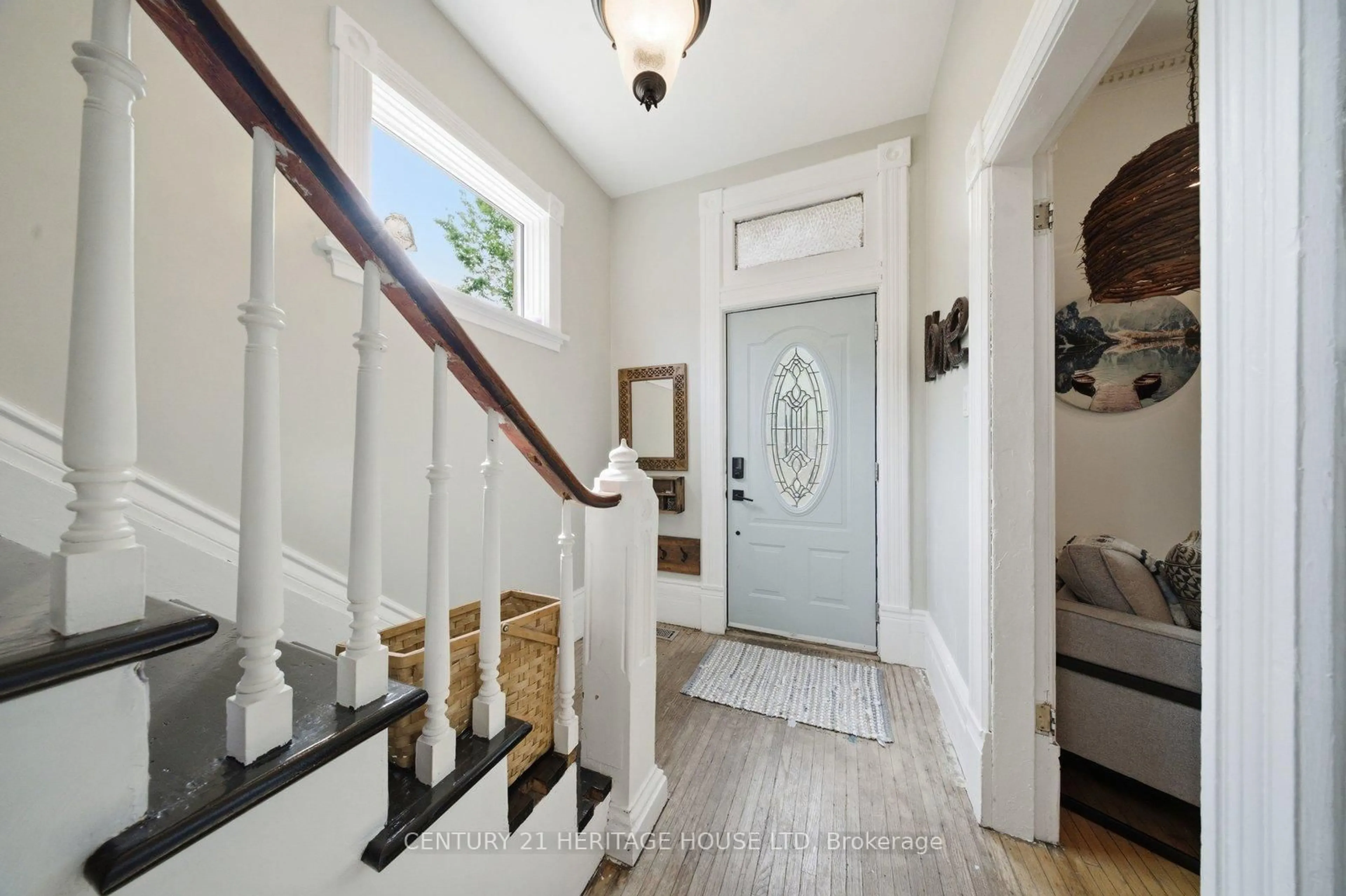 Indoor entryway for 62 East Ave, Brantford Ontario N3S 3L4
