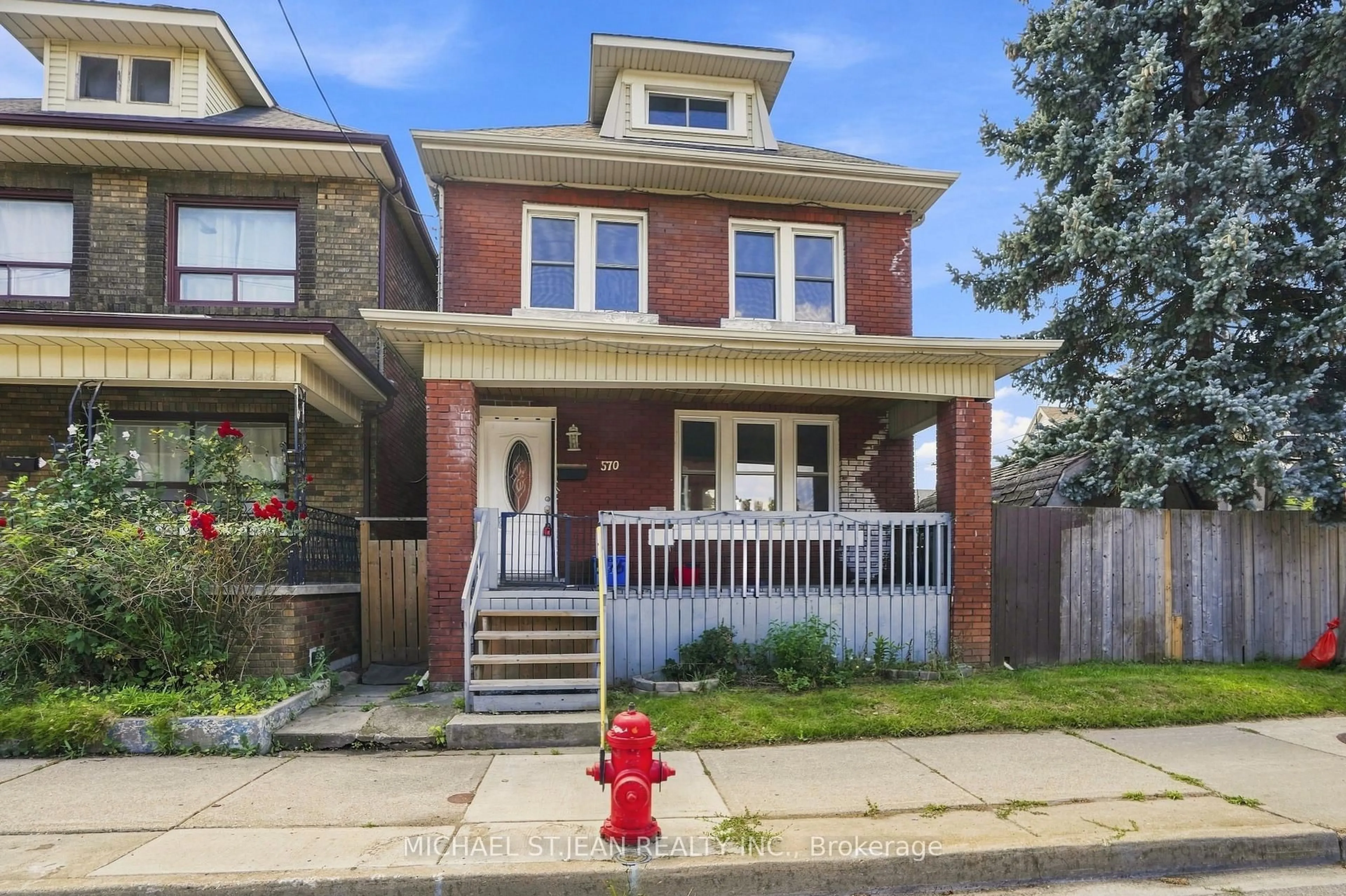 Home with brick exterior material, street for 570 Cannon St, Hamilton Ontario L8L 2G4