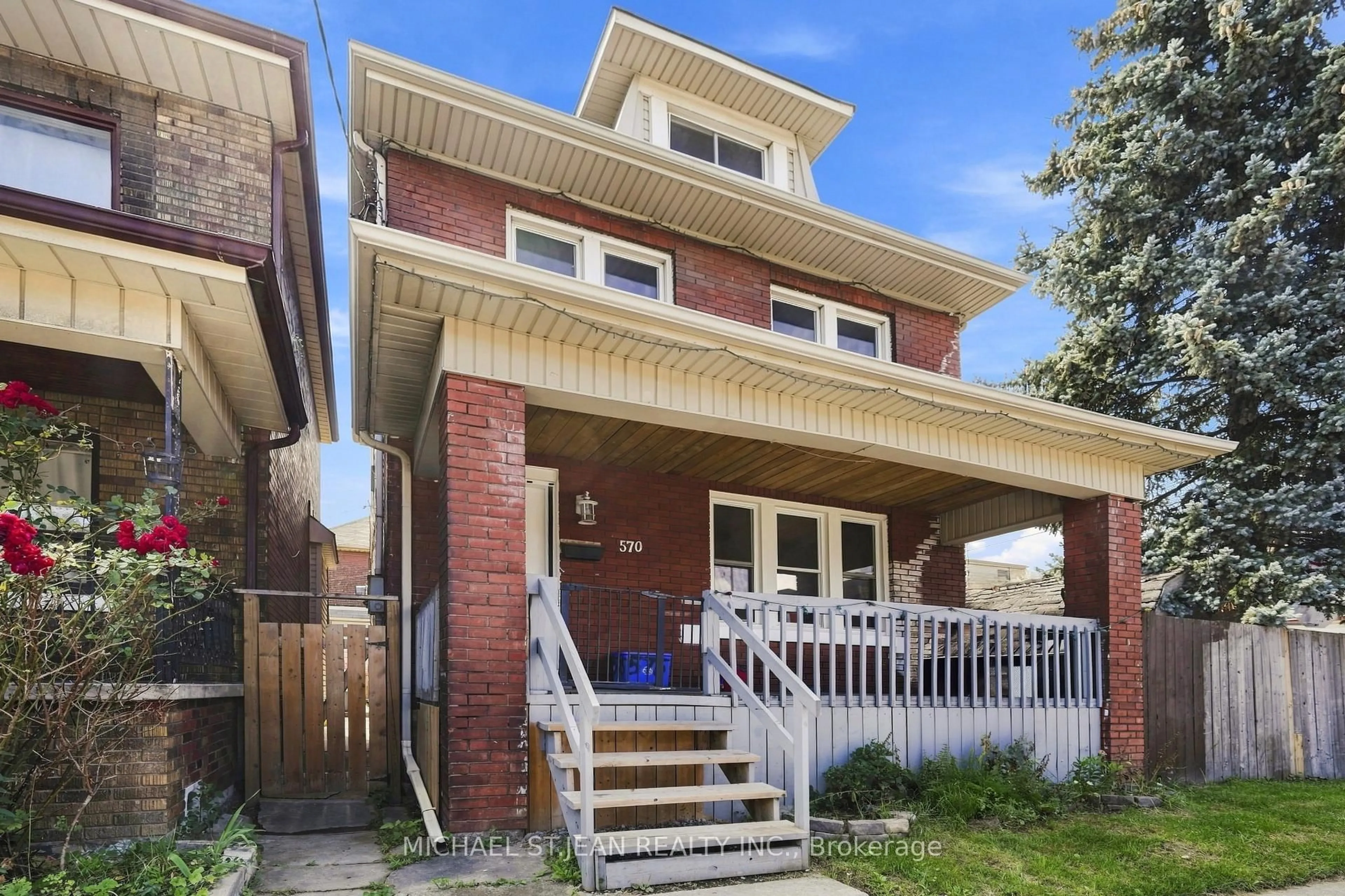 Home with brick exterior material, street for 570 Cannon St, Hamilton Ontario L8L 2G4