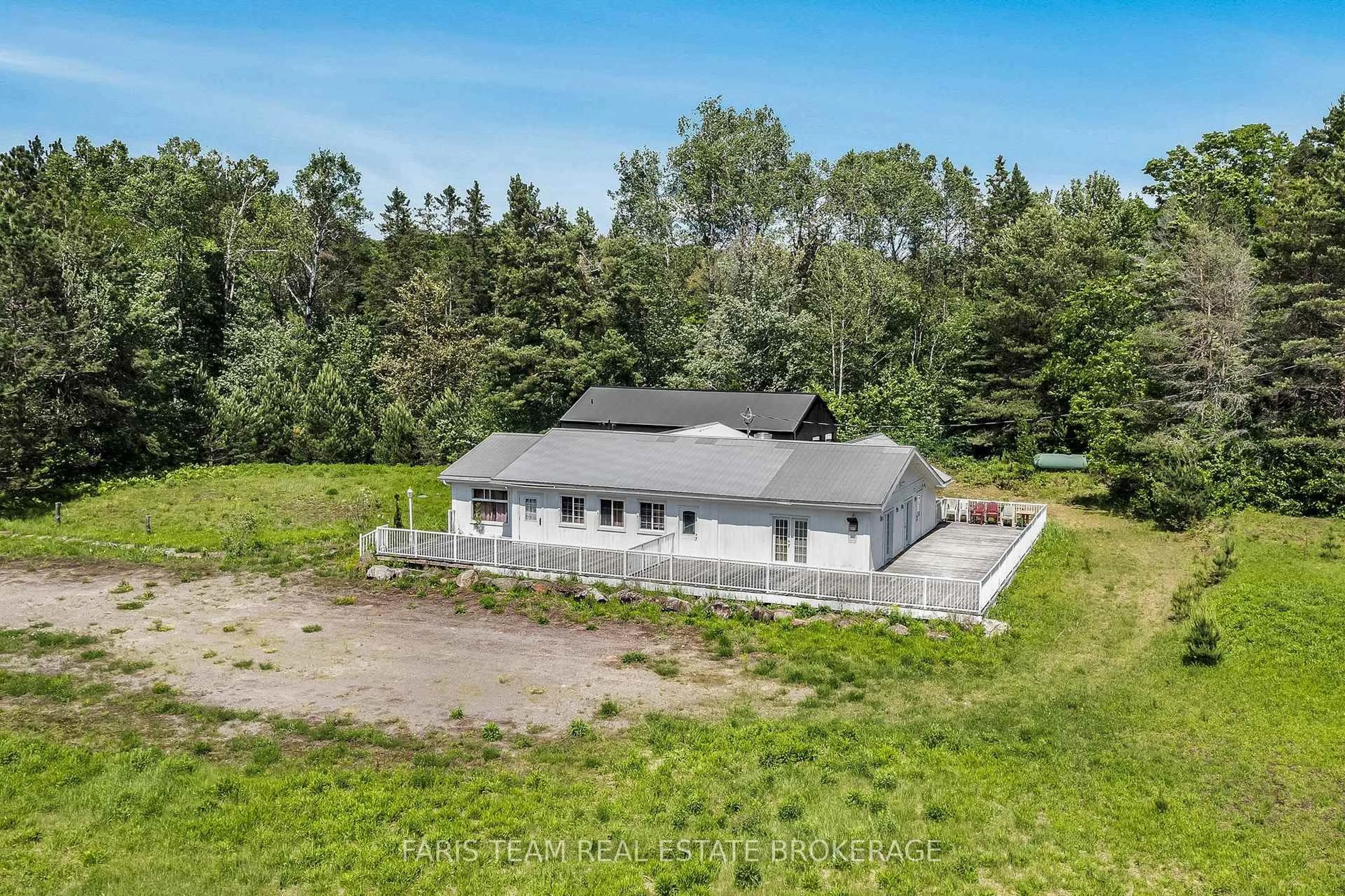 A pic from outside/outdoor area/front of a property/back of a property/a pic from drone, building for 2180-2186 Highway 141, Muskoka Lakes Ontario P0B 1L0