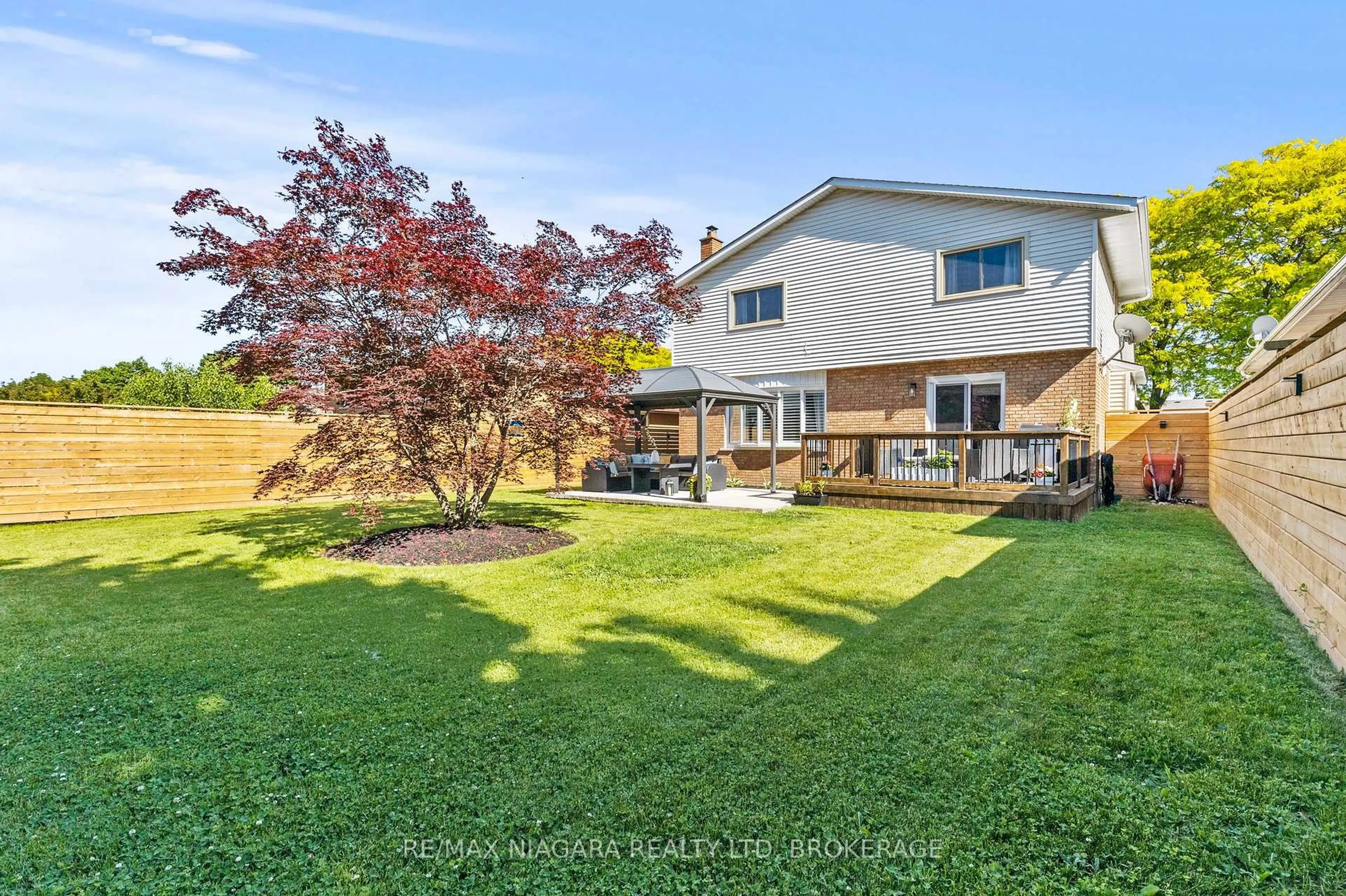 A pic from outside/outdoor area/front of a property/back of a property/a pic from drone, water/lake/river/ocean view for 30 Orlando Dr, St. Catharines Ontario L2N 6X4
