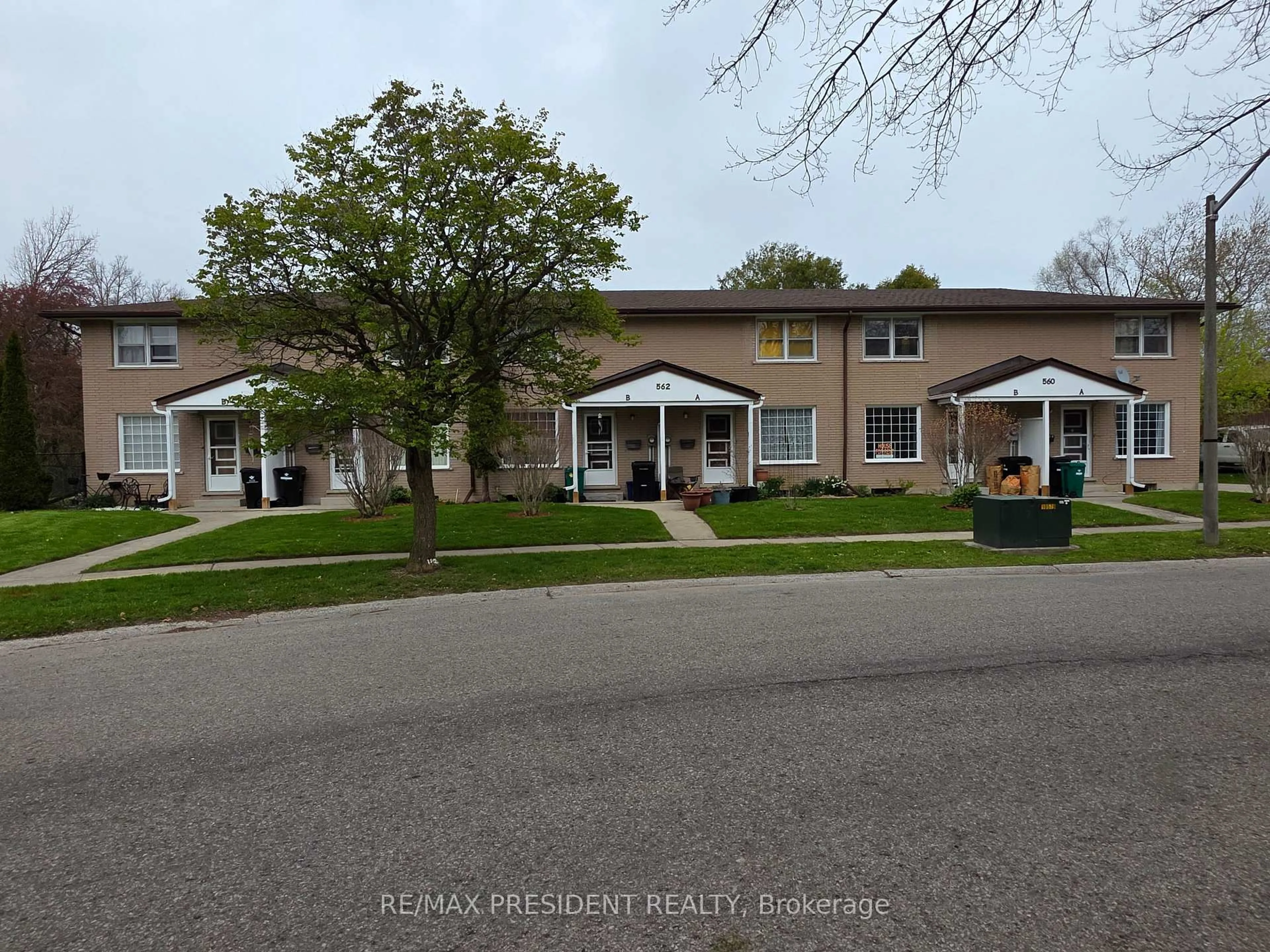 A pic from outside/outdoor area/front of a property/back of a property/a pic from drone, street for 564 Brookhaven Cres, Waterloo Ontario N2L 4R7