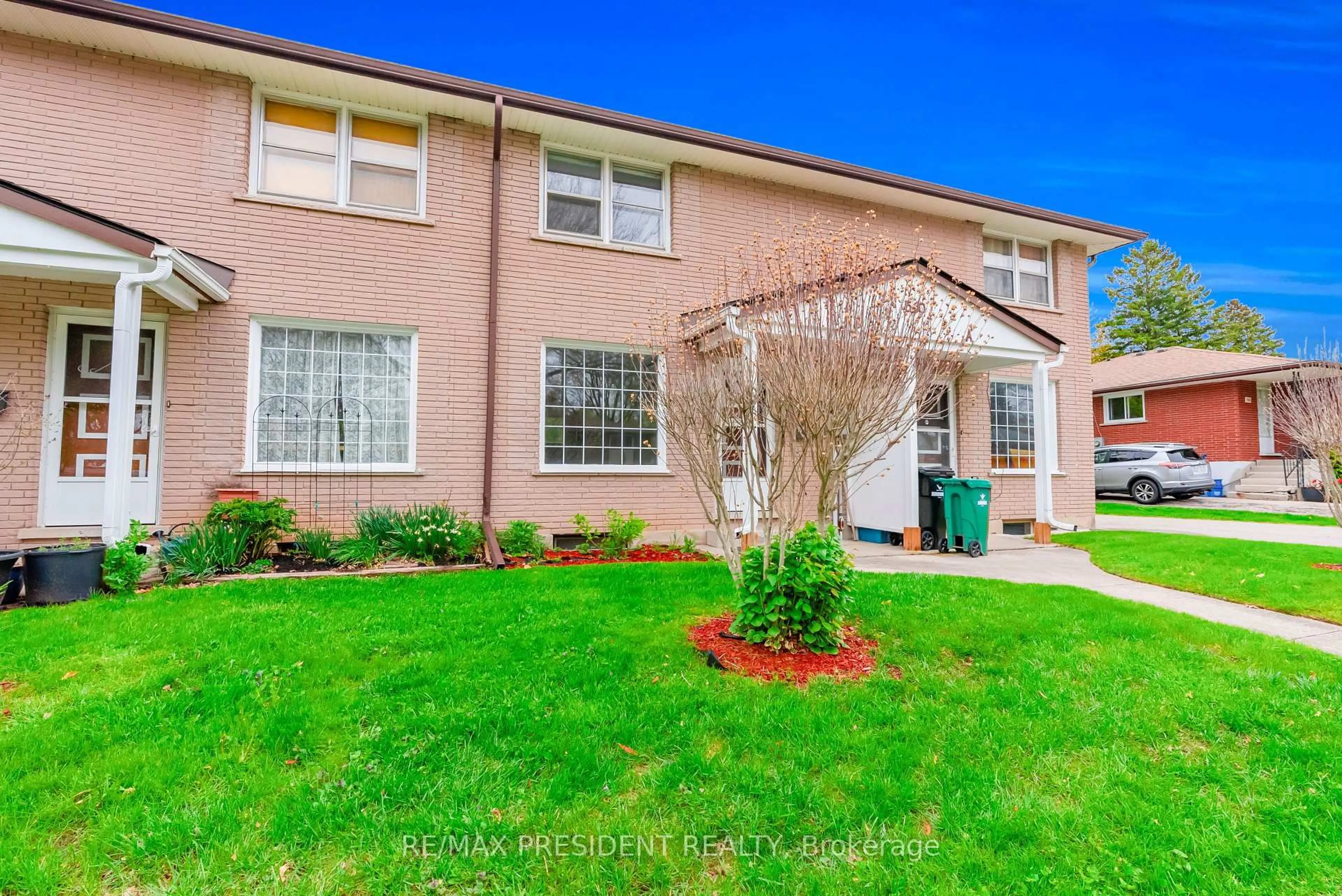 Patio, unknown for 564 Brookhaven Cres, Waterloo Ontario N2L 4R7