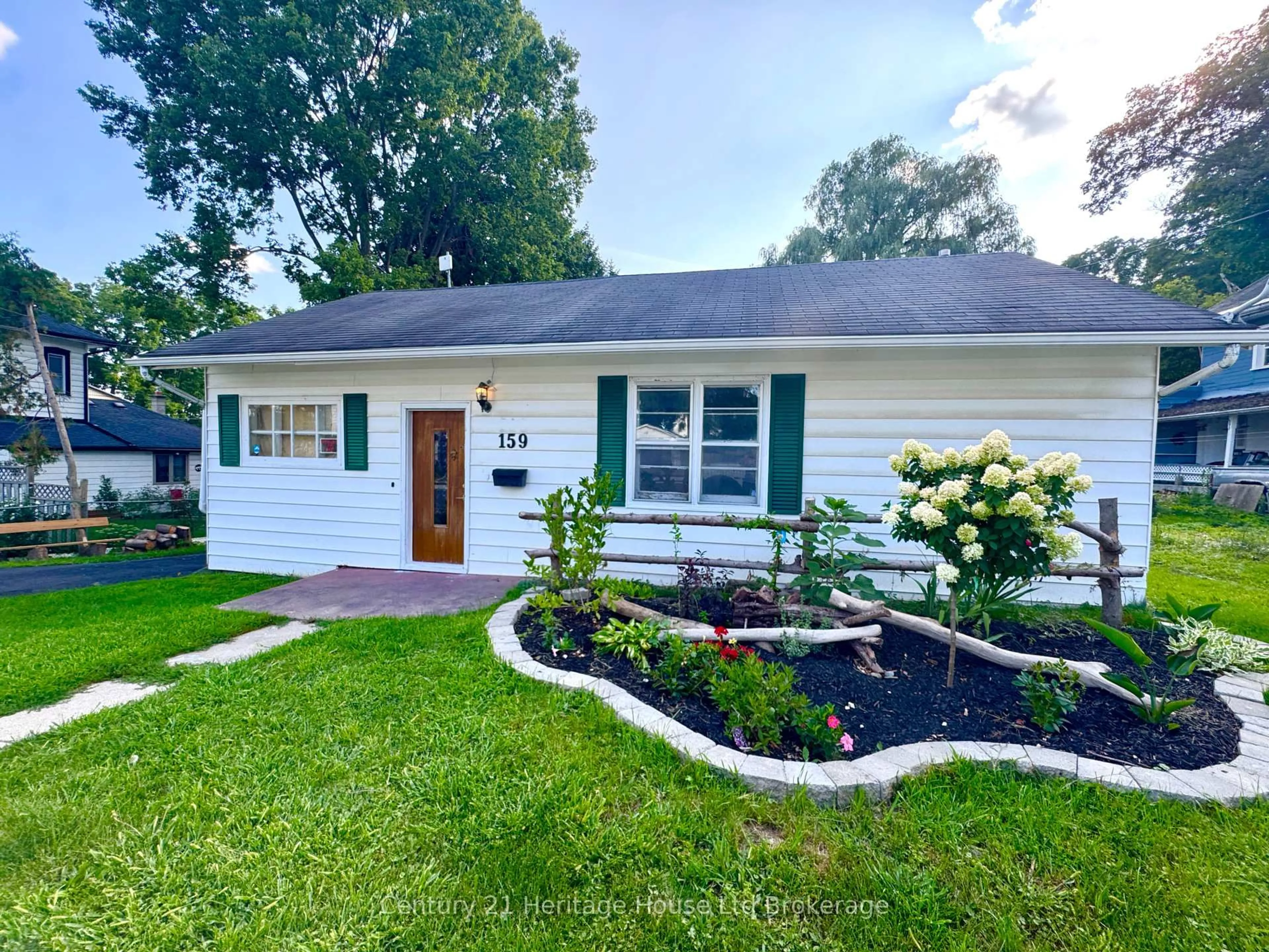 Home with vinyl exterior material, unknown for 159 John St, Ingersoll Ontario N5C 3G1