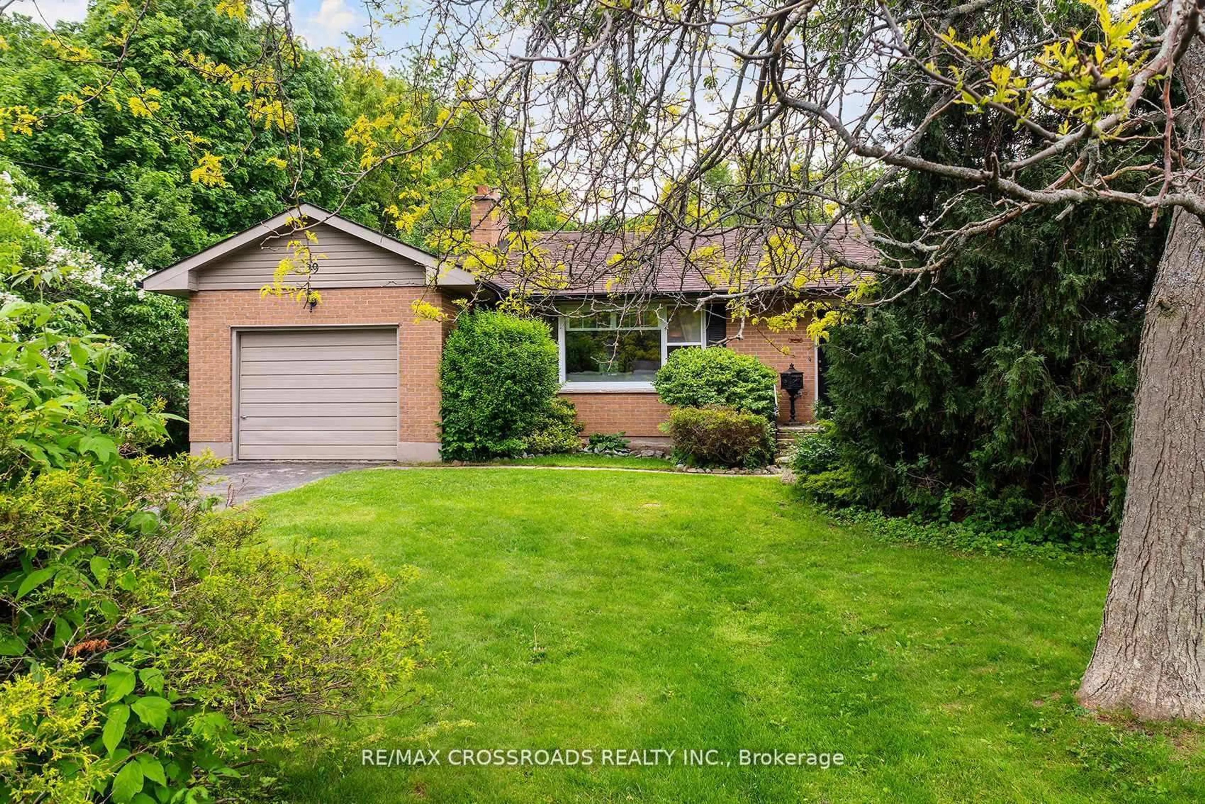 A pic from outside/outdoor area/front of a property/back of a property/a pic from drone, street for 19 Orchard Ave, Cobourg Ontario K9A 1T1