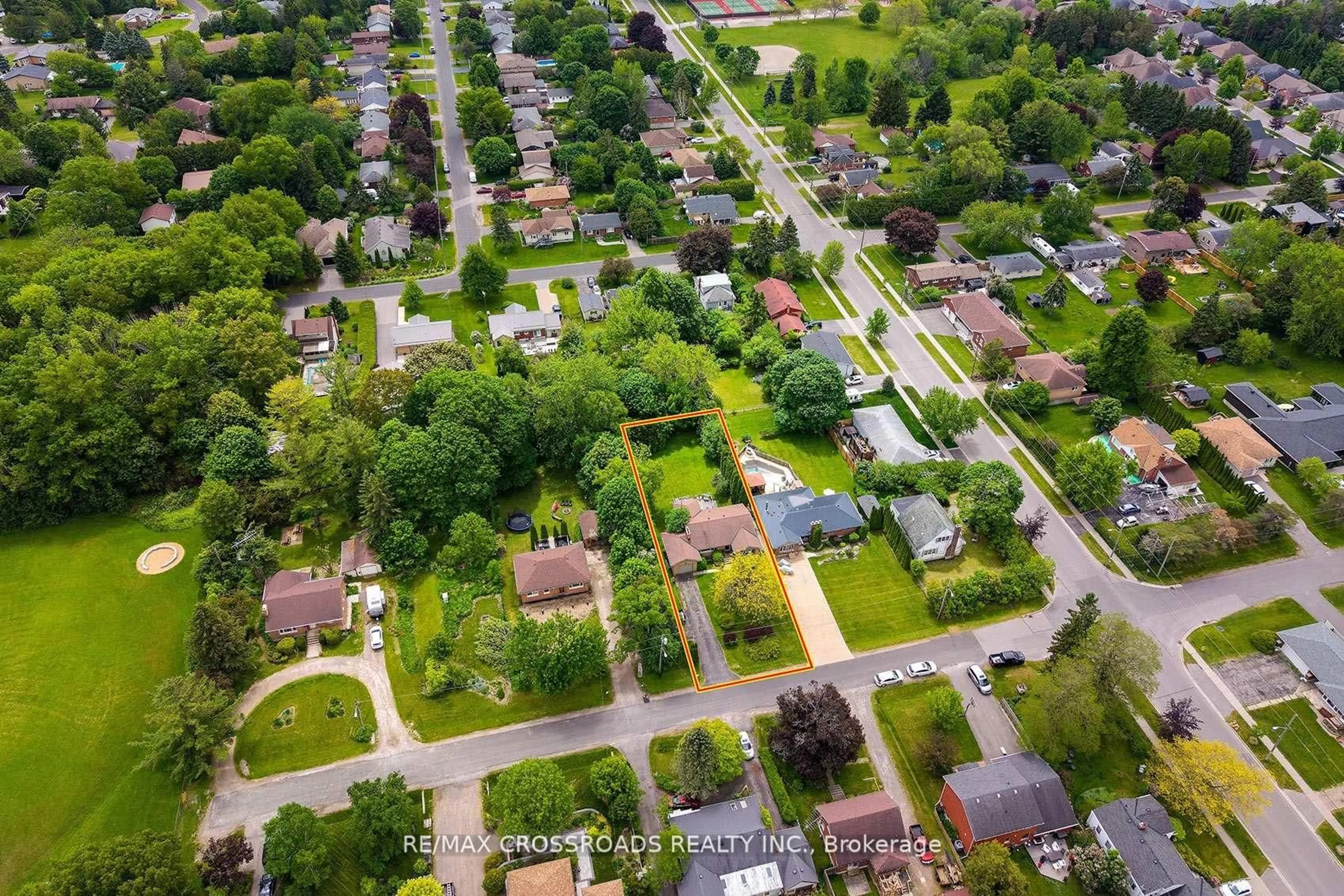 A pic from outside/outdoor area/front of a property/back of a property/a pic from drone, street for 19 Orchard Ave, Cobourg Ontario K9A 1T1