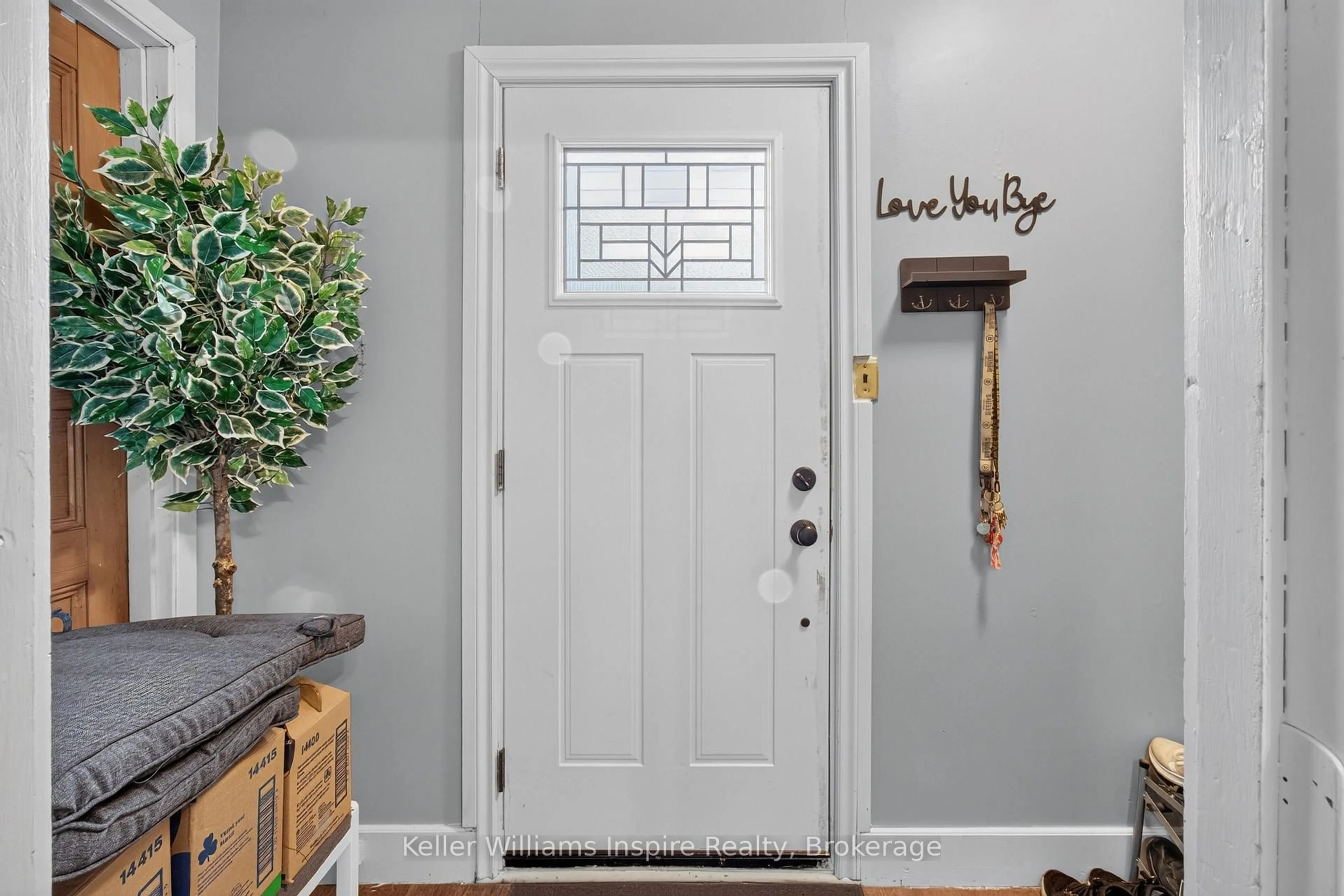 Indoor entryway for 7968 County 2 Rd, Napanee Ontario K7R 3K6