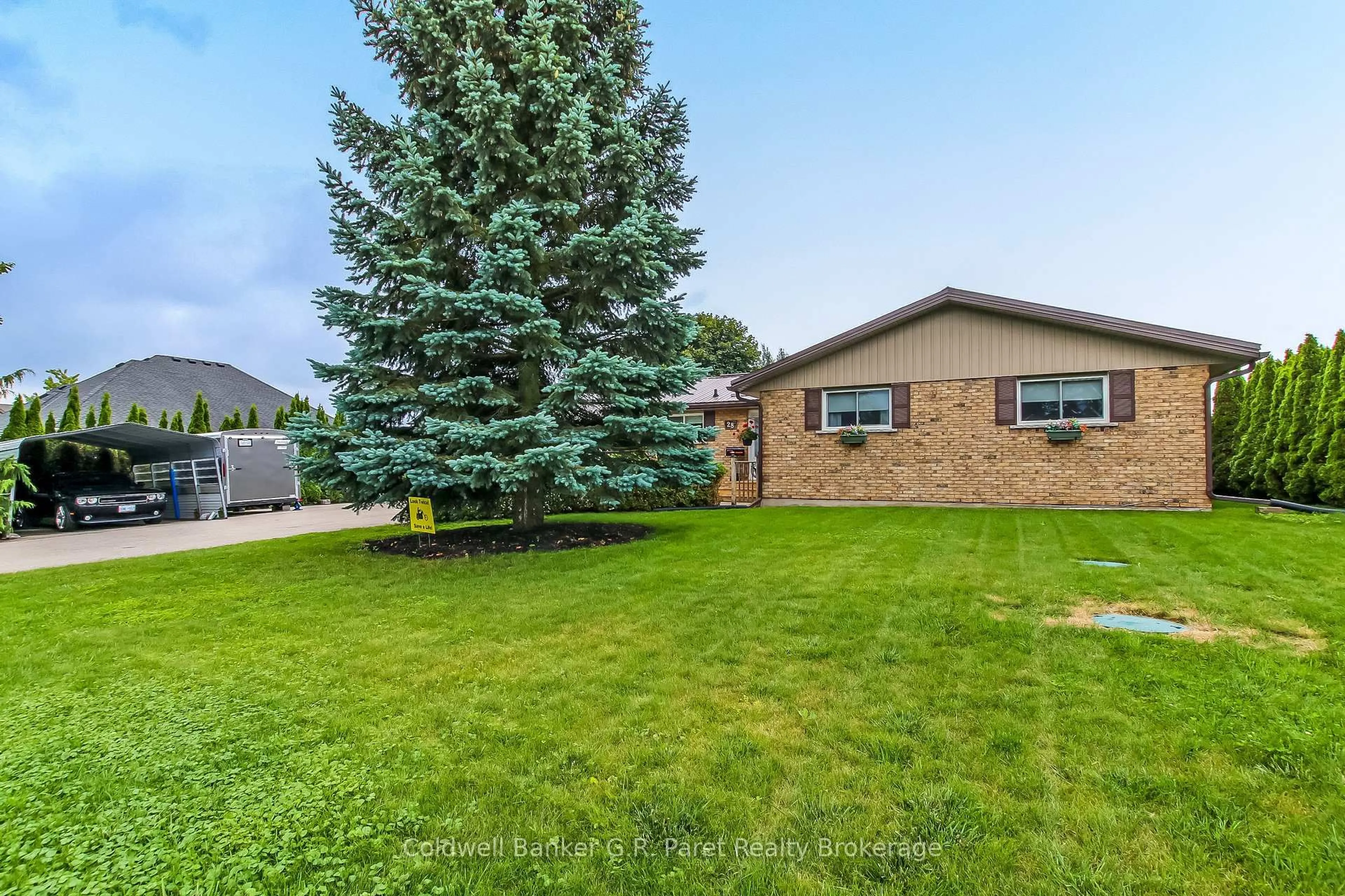 Home with vinyl exterior material, street for 28 Peggy Ave, South-West Oxford Ontario N0J 1N0