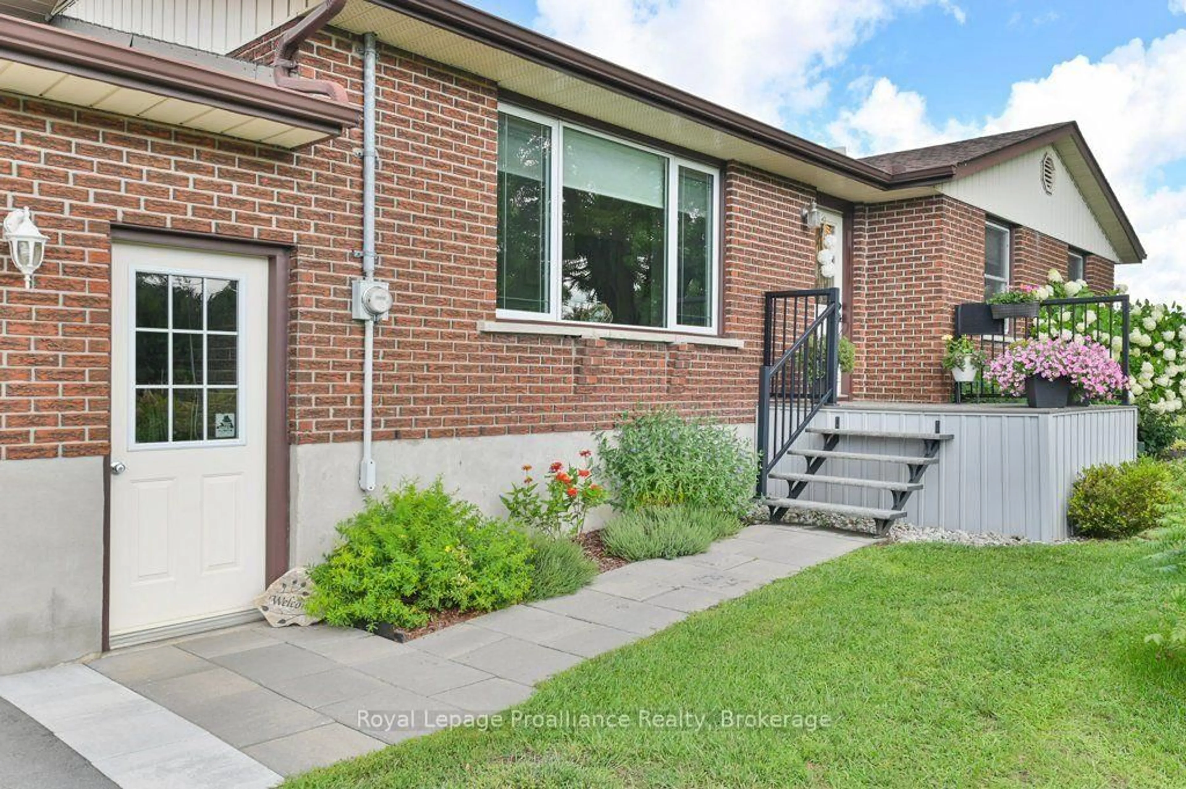 Home with brick exterior material, street for 478 Frankford Rd, Quinte West Ontario K0K 2B0
