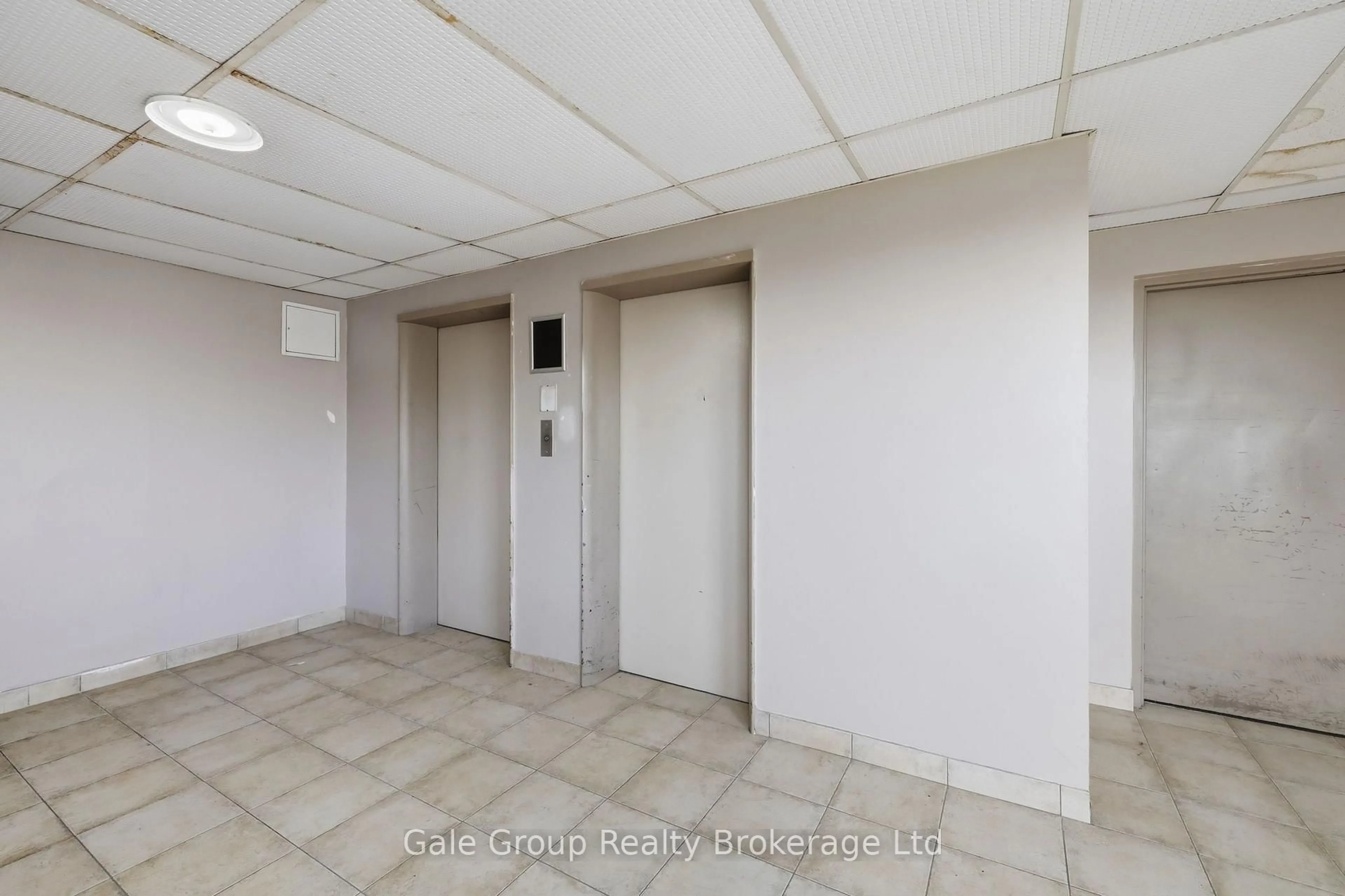 A pic of a room for 750 Kipps Lane #814, London East Ontario N5Y 4R9