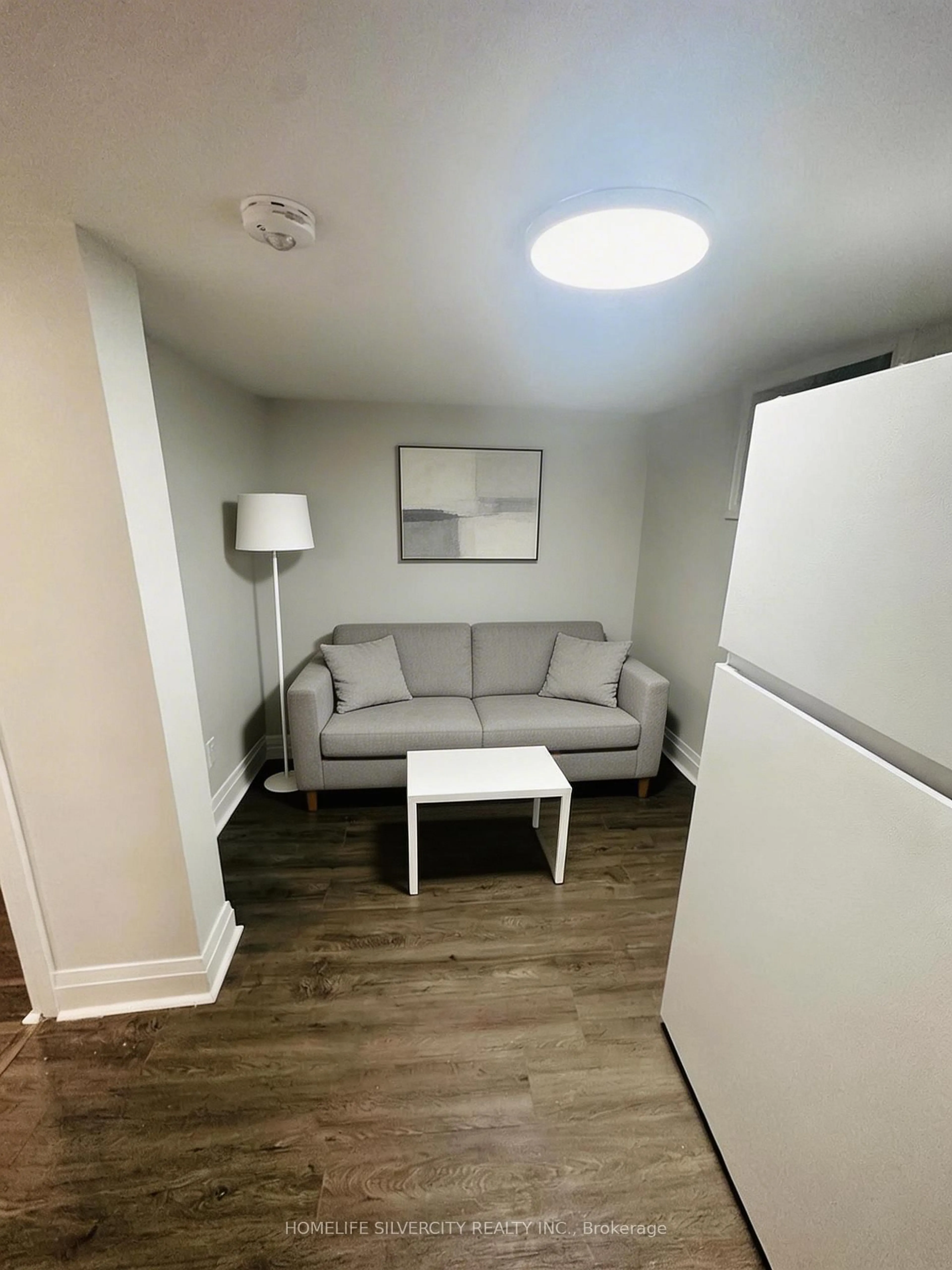 A pic of a room for 221 Emerson Ave, London South Ontario N5V 3L5