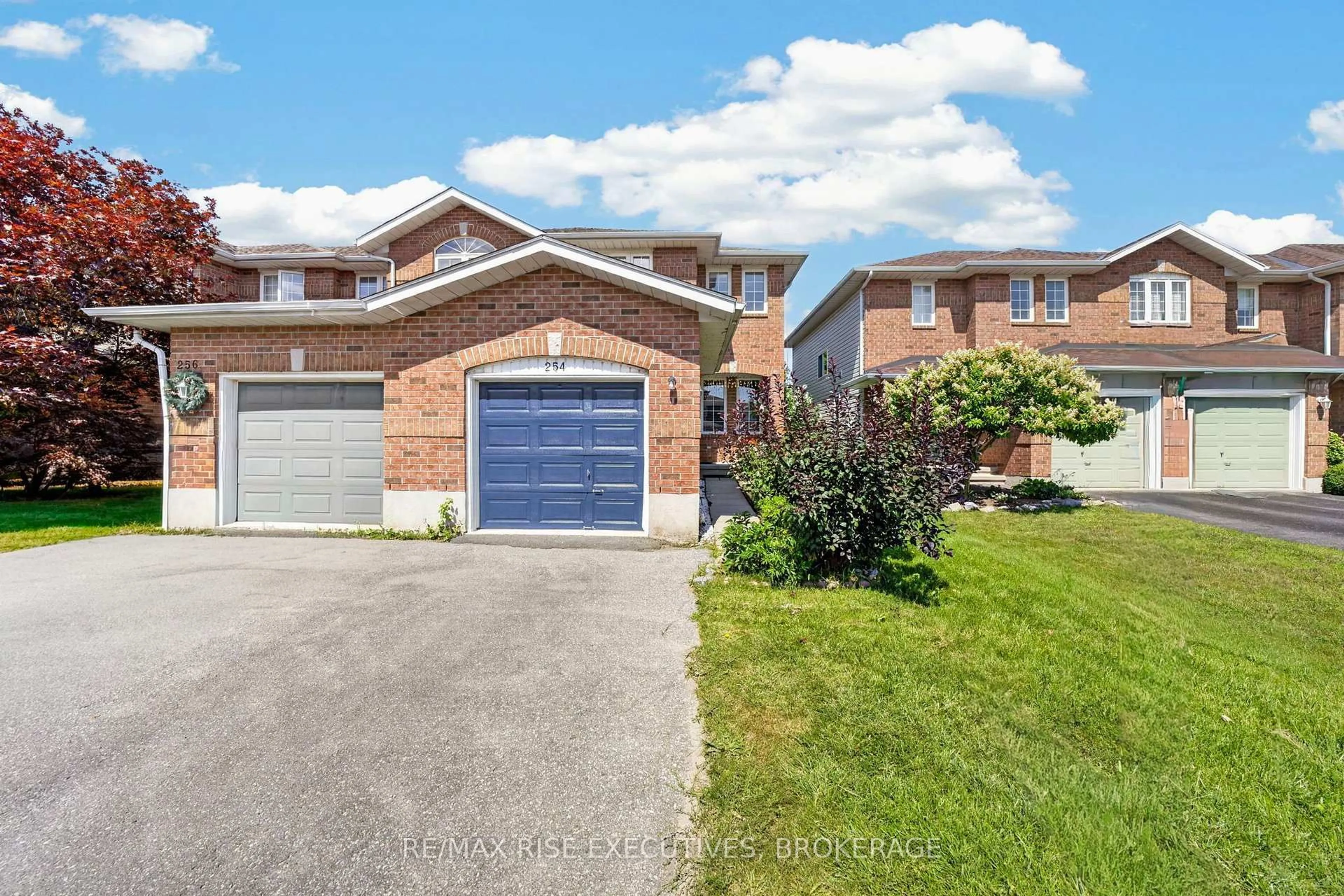 A pic from outside/outdoor area/front of a property/back of a property/a pic from drone, street for 254 Ellesmeer Ave, Kingston Ontario K7P 3C6