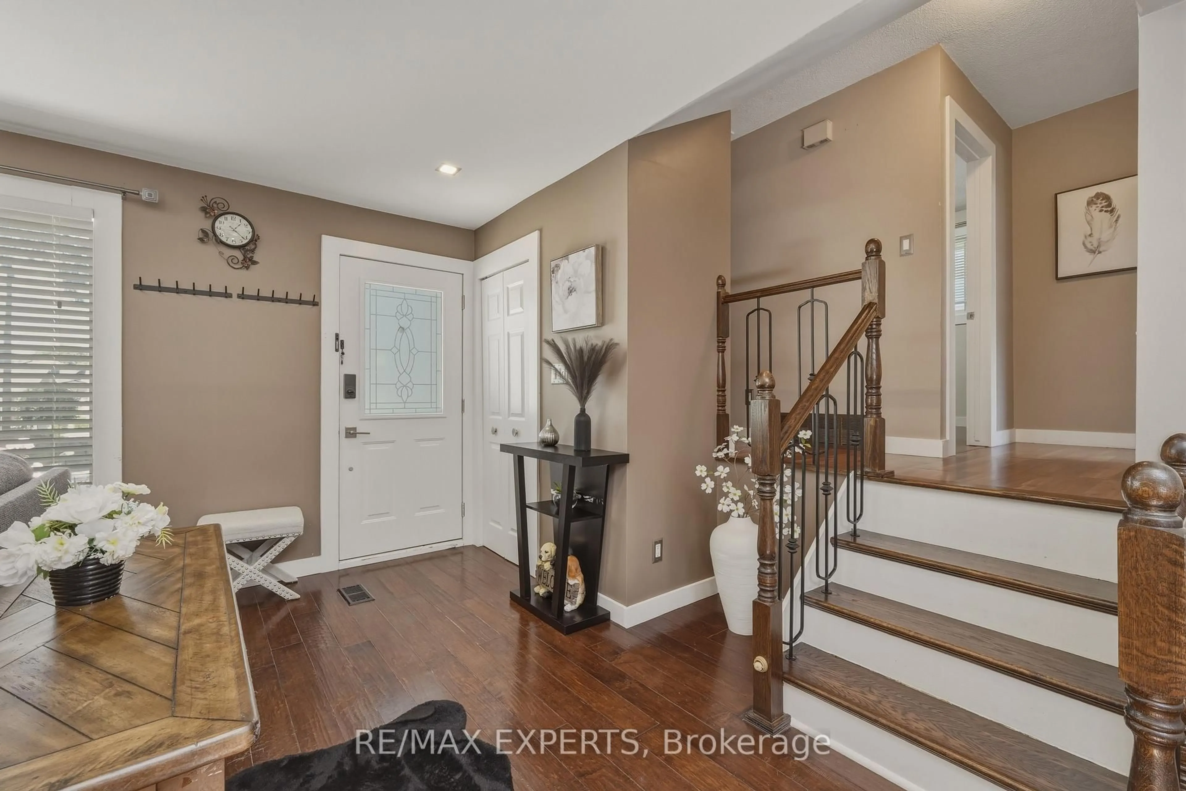Indoor entryway for 7142 Rosseau Pl, Niagara Falls Ontario L2J 3V2