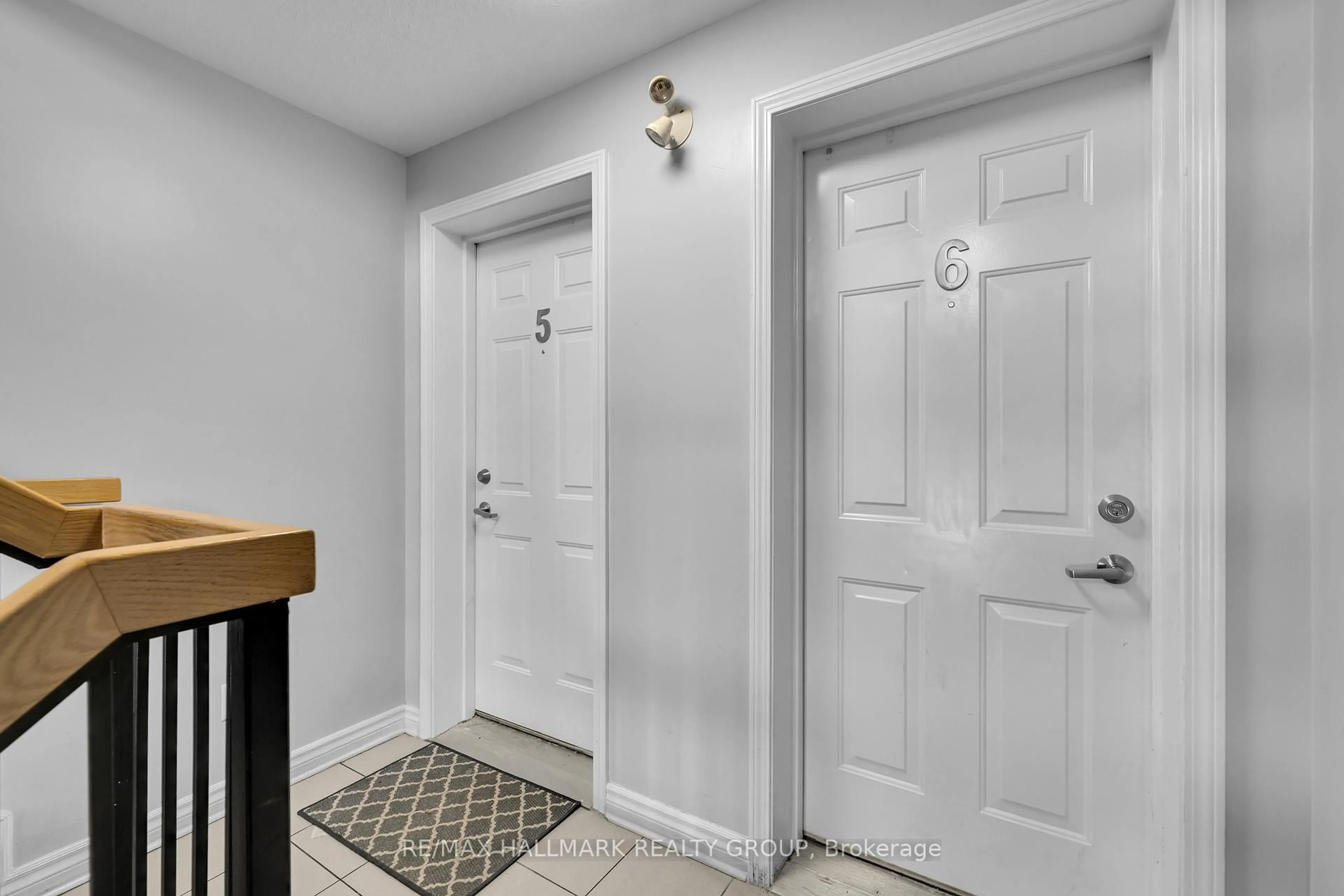 Indoor entryway for 500 Stonefield Private #6, Ottawa Ontario K2G 4R3