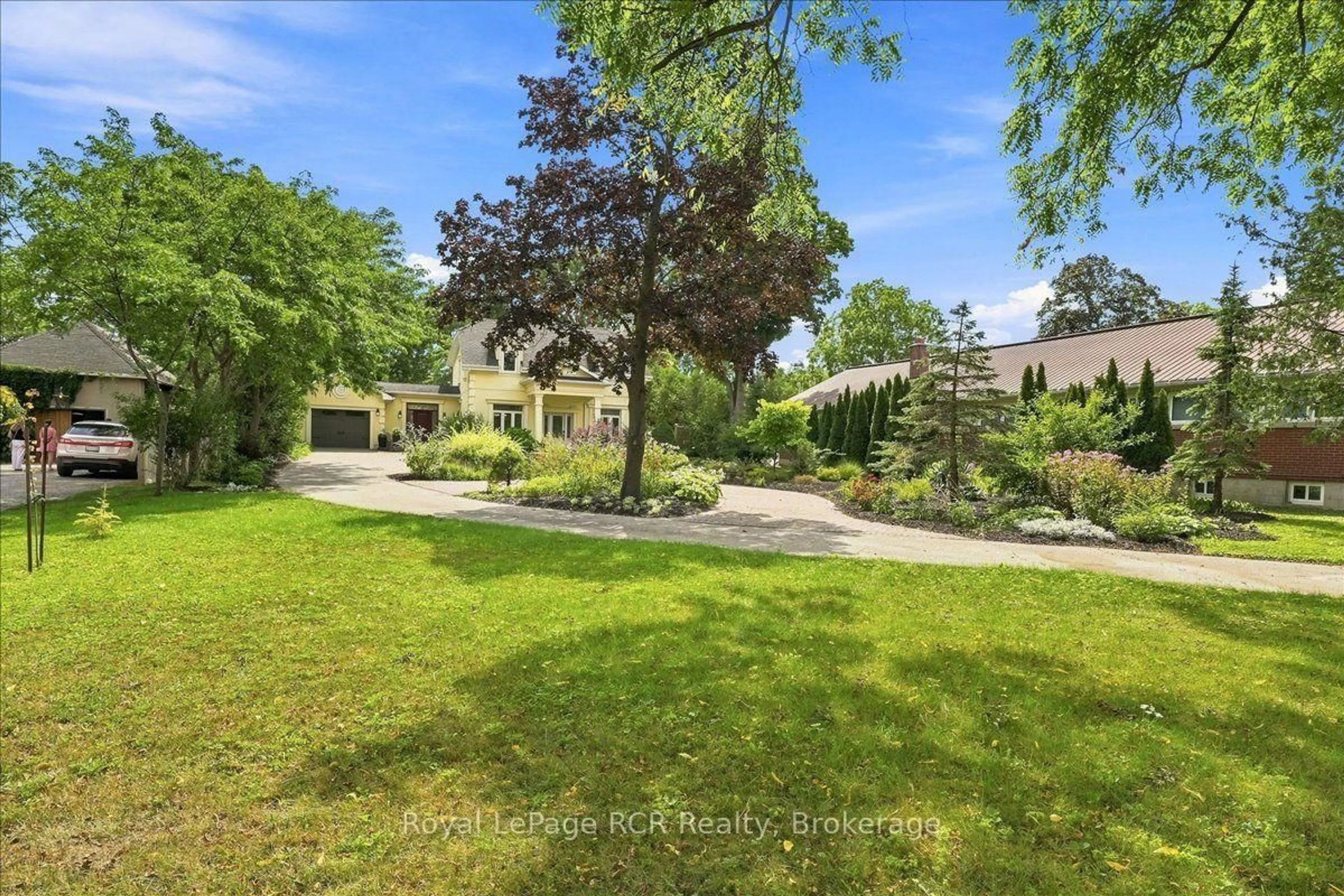 A pic from outside/outdoor area/front of a property/back of a property/a pic from drone, street for 575 Queen St, Kincardine Ontario N2Z 2J1