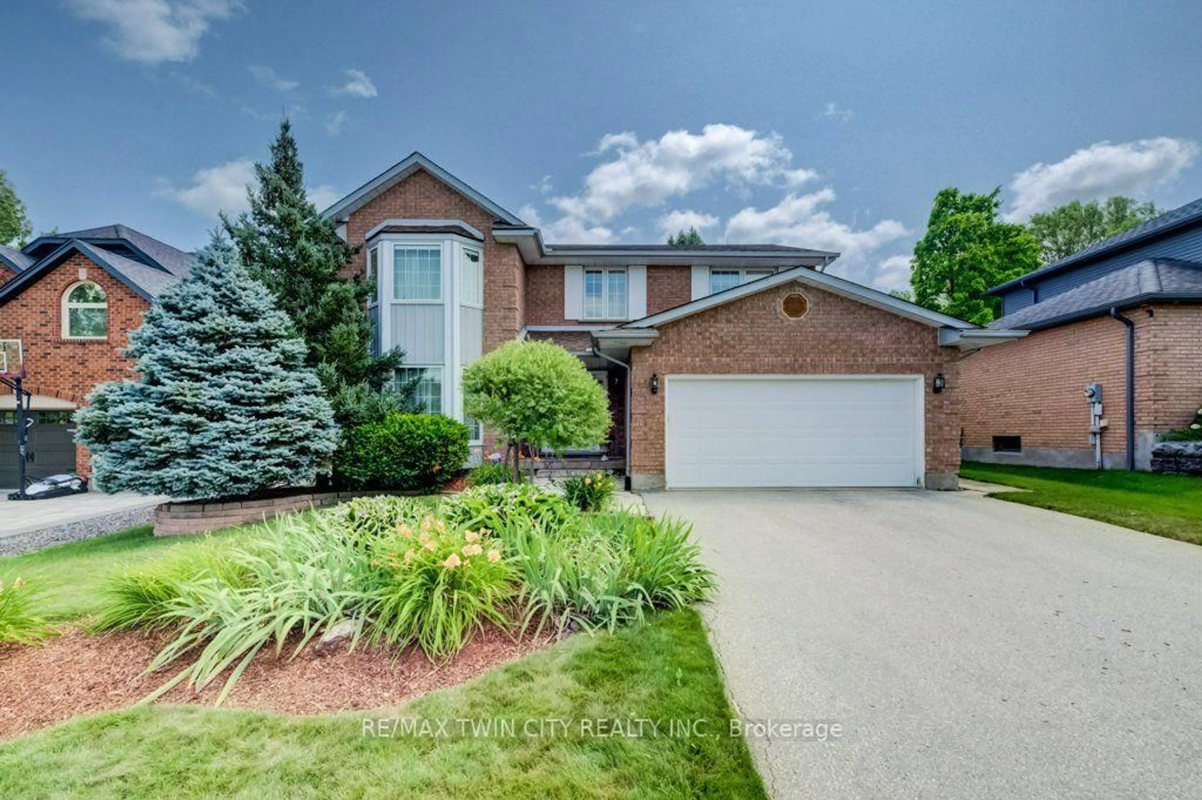 Home with brick exterior material, street for 449 Knightsbridge Crt, Waterloo Ontario N2T 2G5