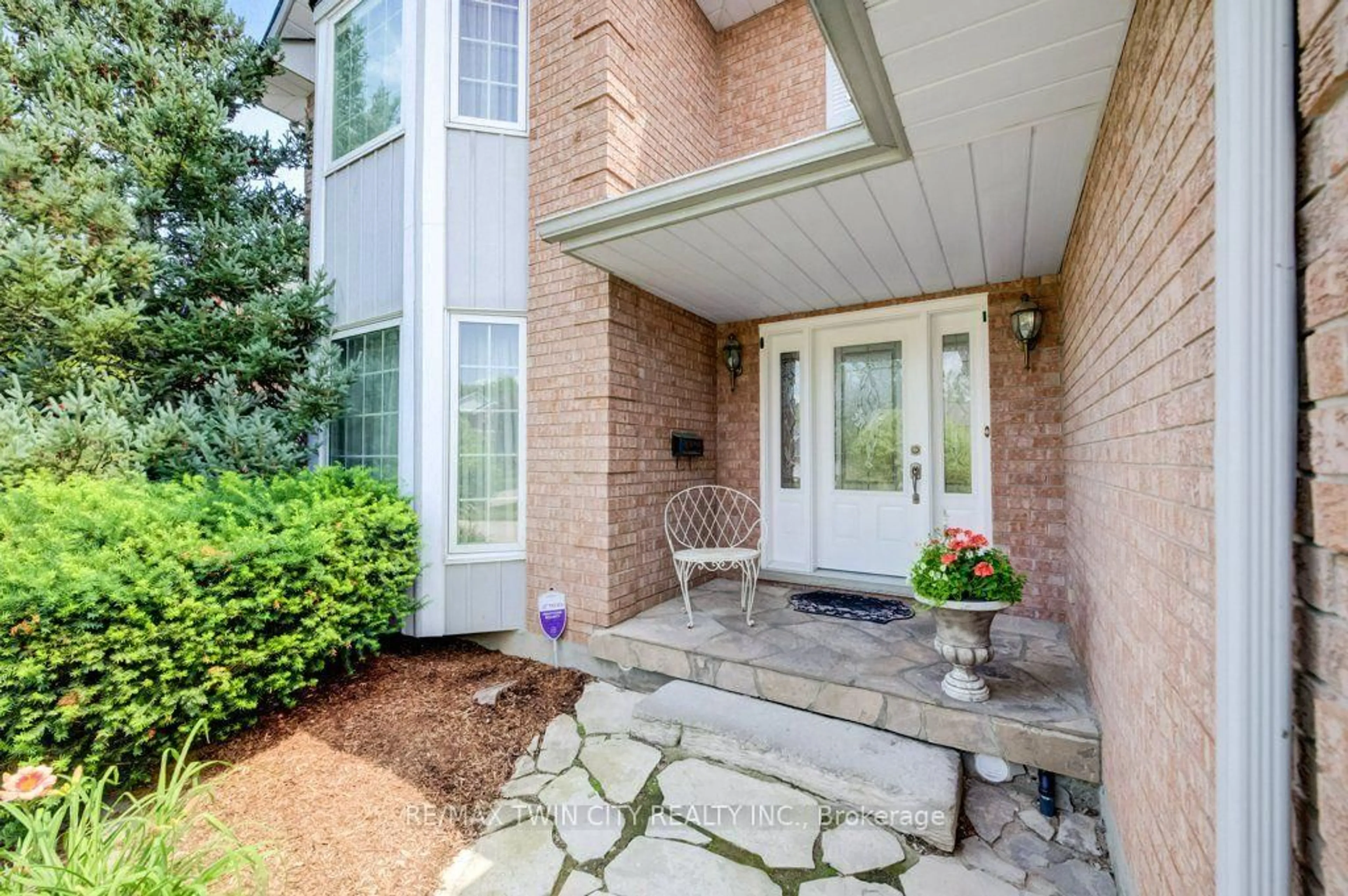 Unknown for 449 Knightsbridge Crt, Waterloo Ontario N2T 2G5