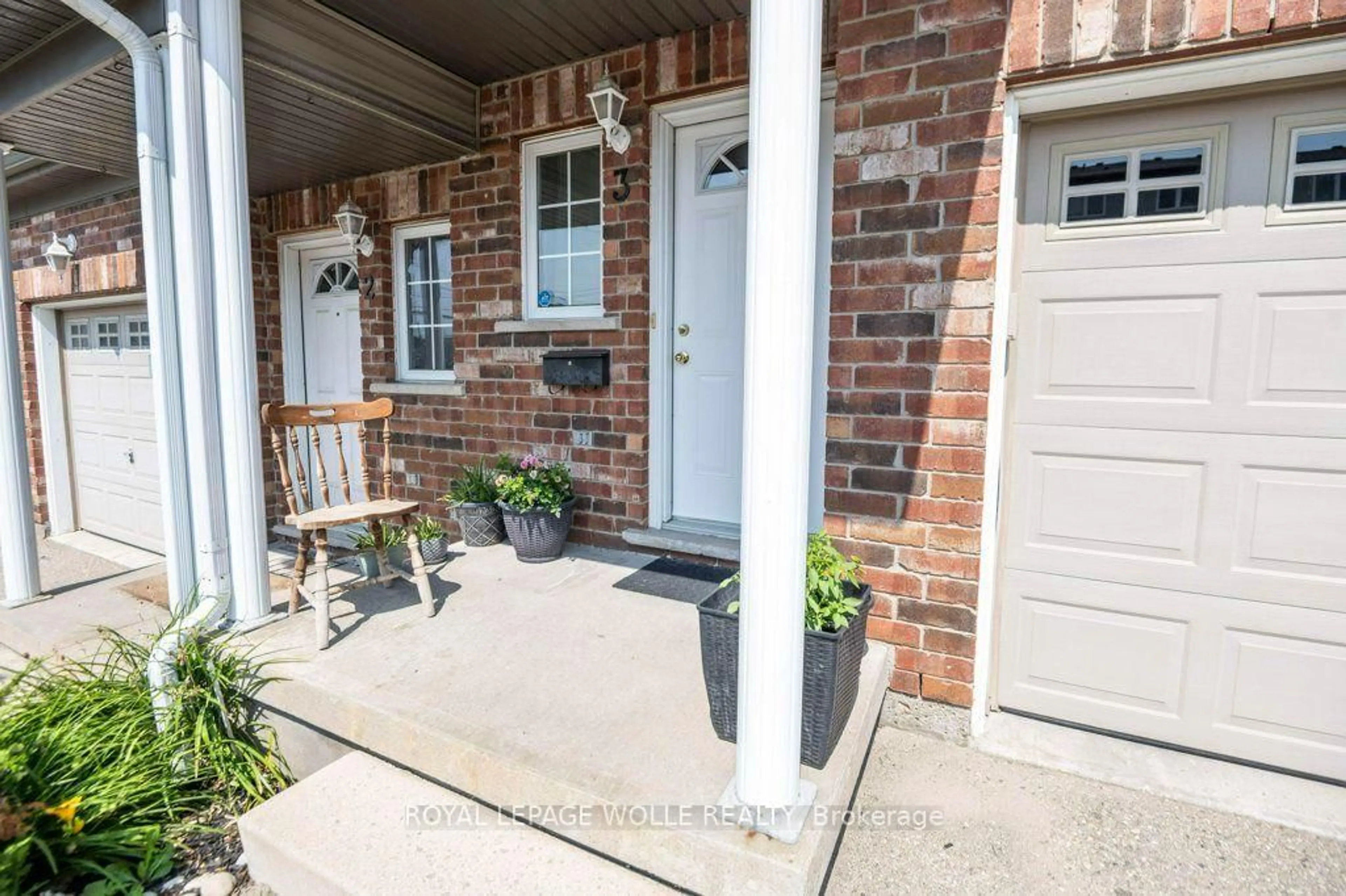 Unknown for 975 Strasburg Rd #3, Kitchener Ontario N2E 0A8