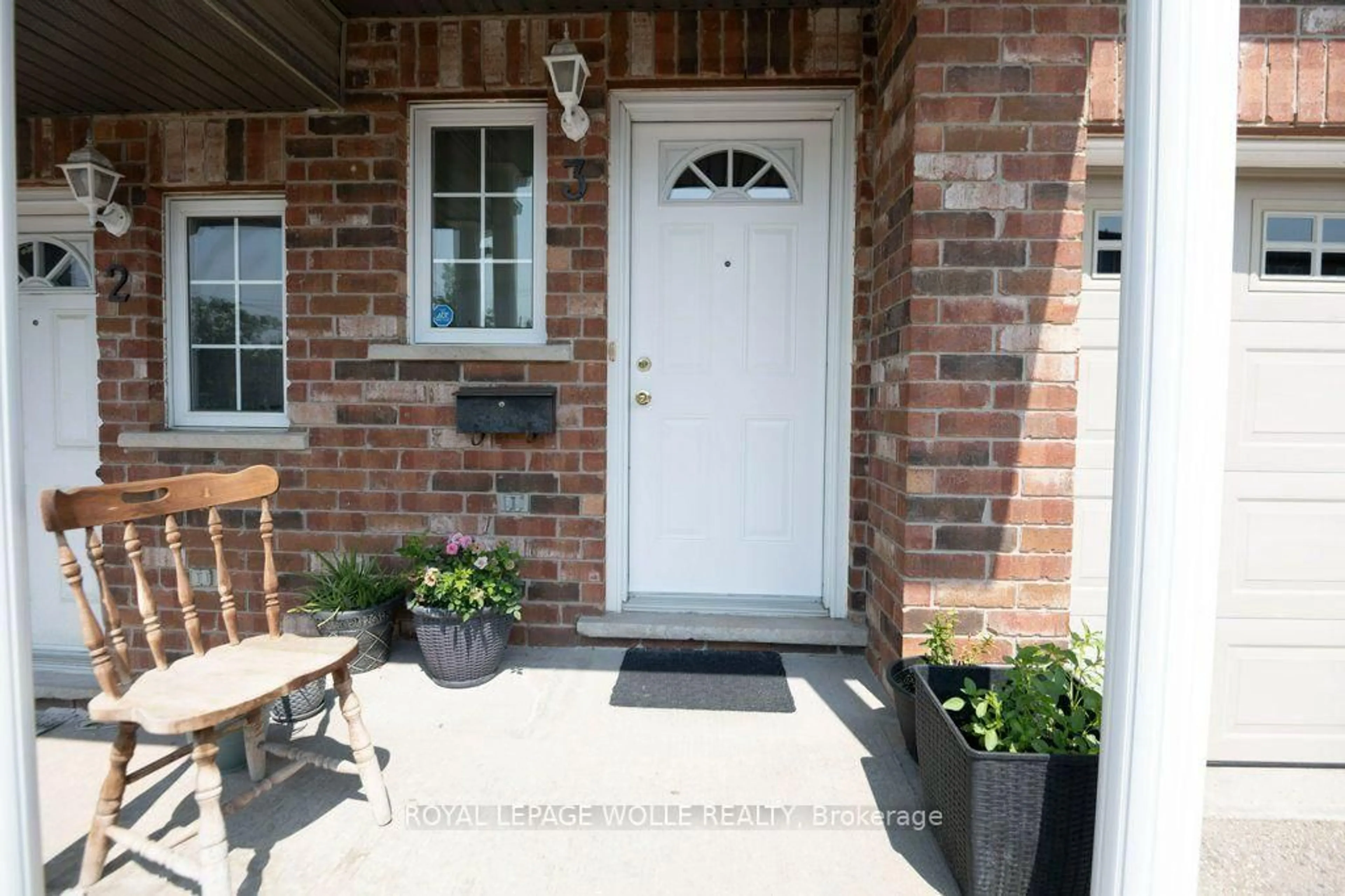 Unknown for 975 Strasburg Rd #3, Kitchener Ontario N2E 0A8