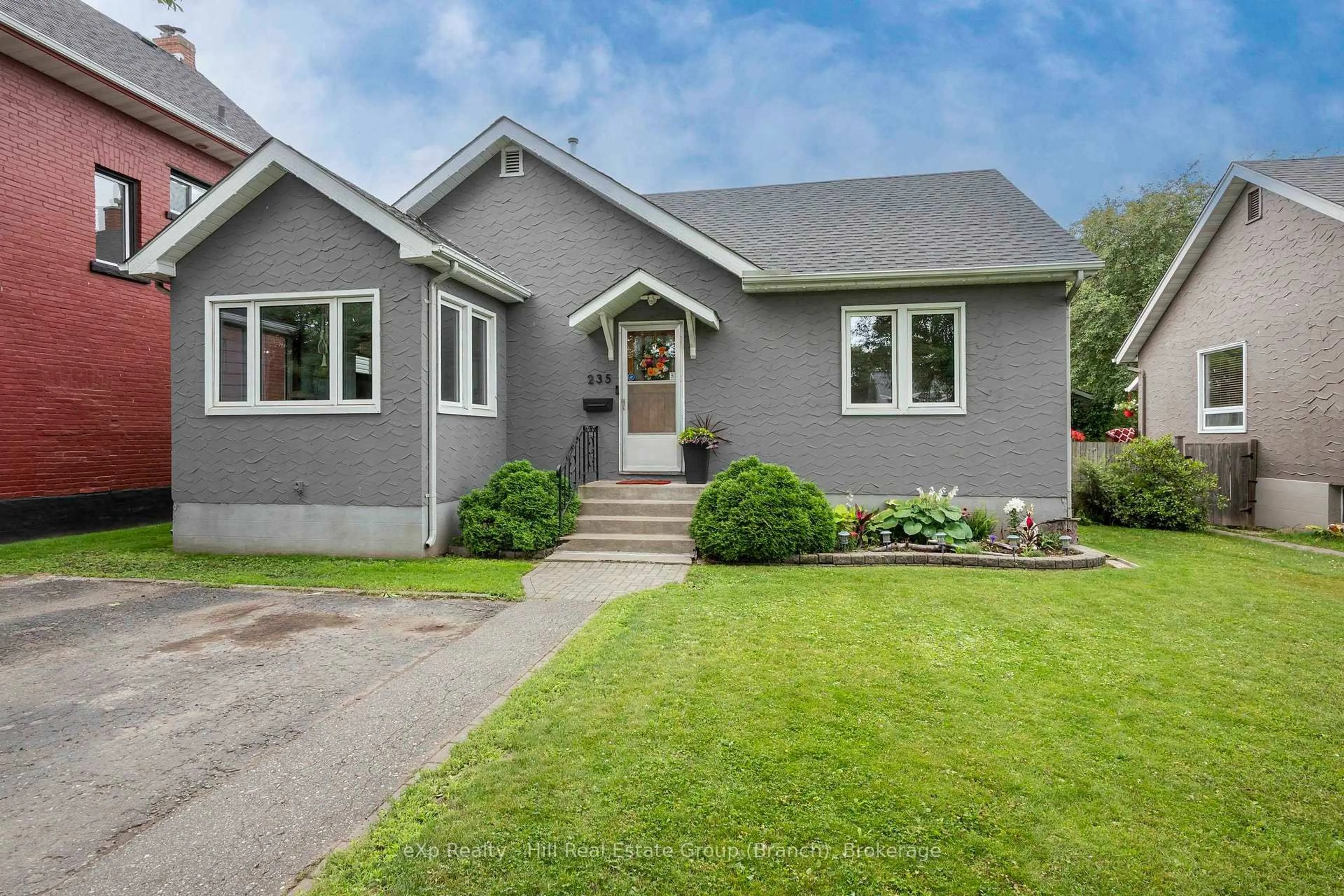 Home with vinyl exterior material, street for 235 Franklin St, Thunder Bay Ontario P7C 4J1