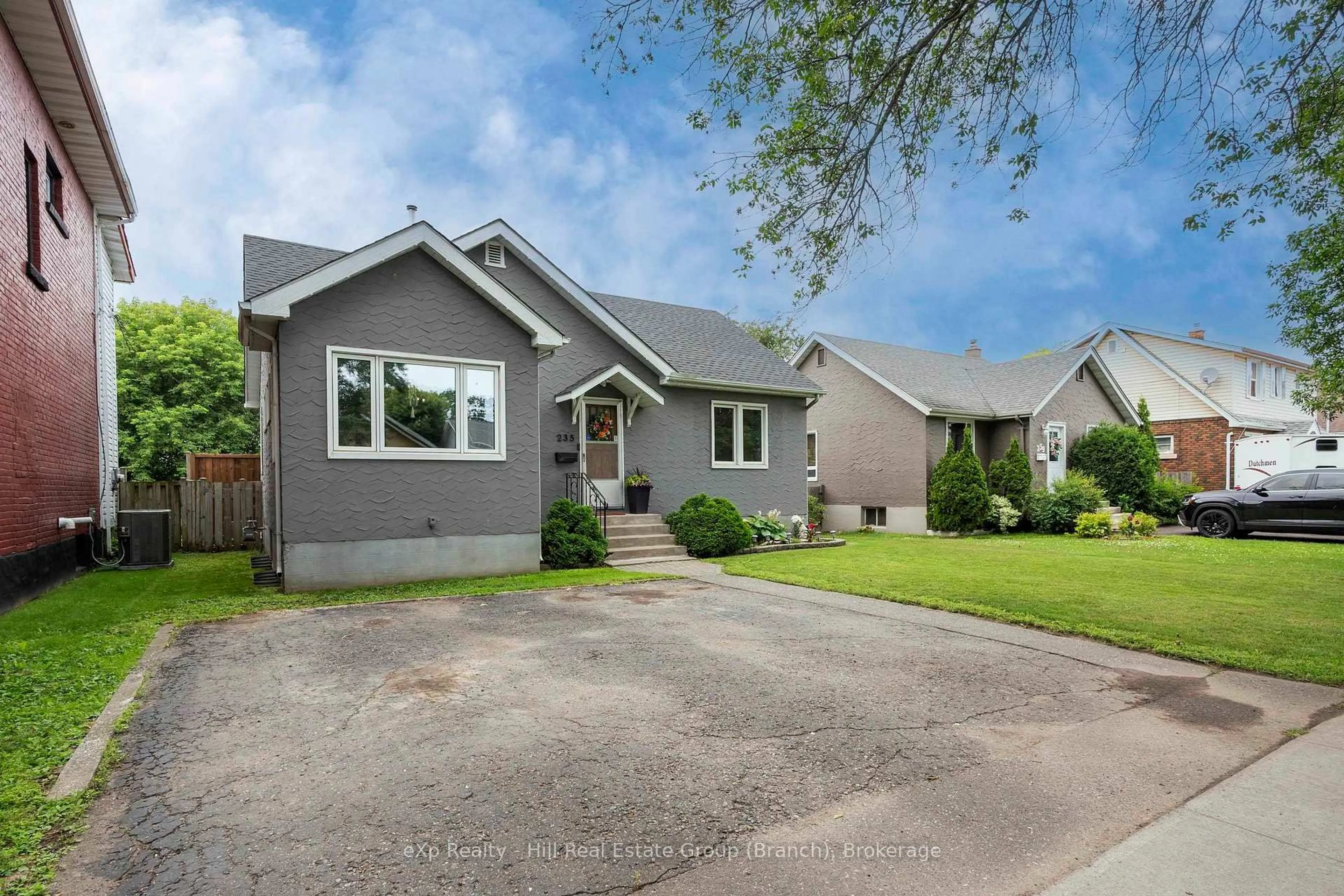 Home with vinyl exterior material, street for 235 Franklin St, Thunder Bay Ontario P7C 4J1