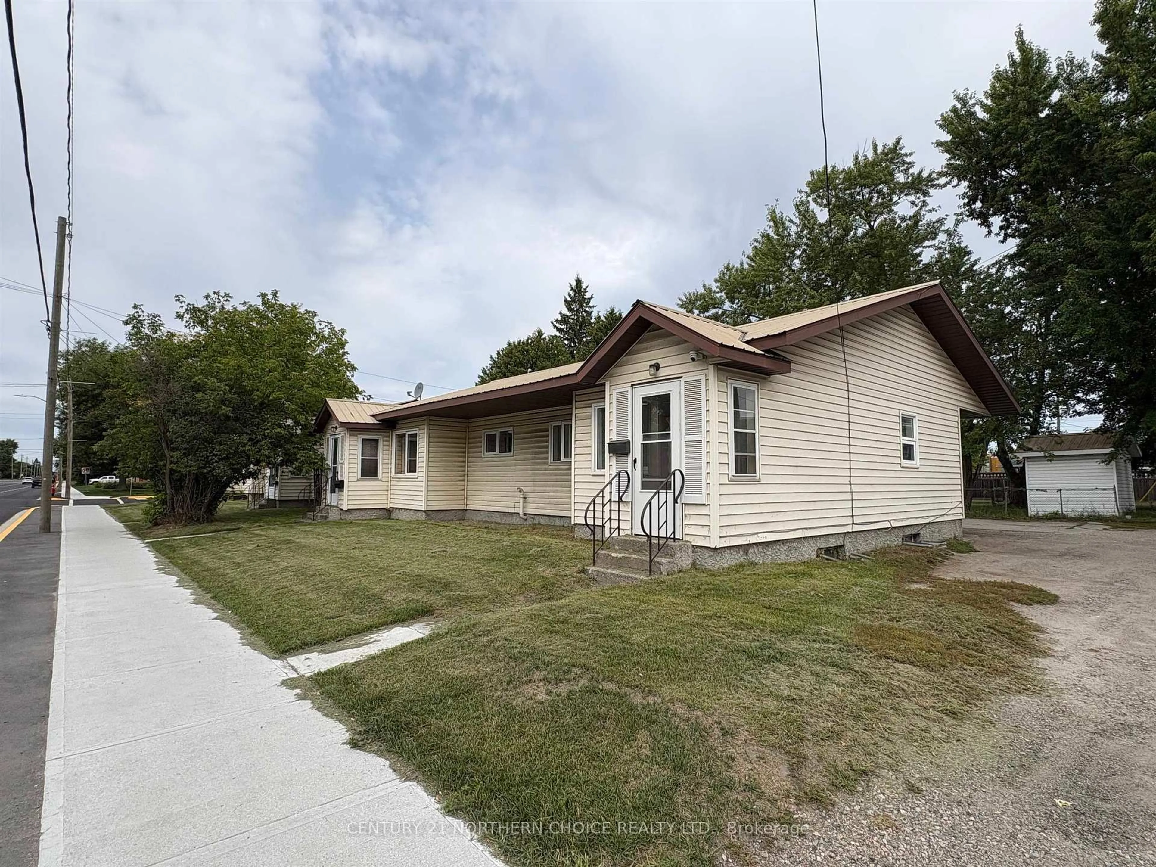Unknown for 160-166 Third St, Fort Frances Ontario P9A 3A3
