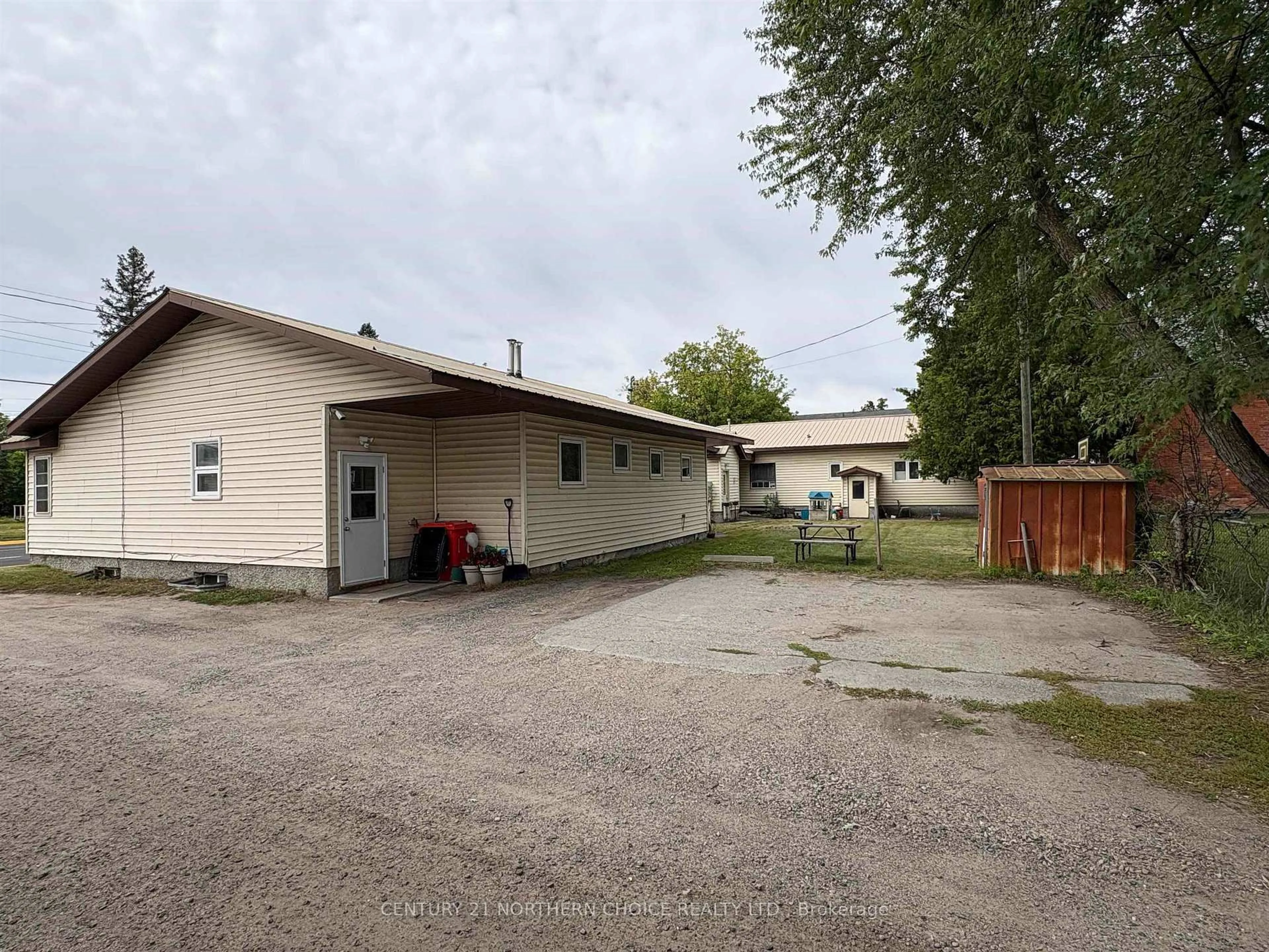 Unknown for 160-166 Third St, Fort Frances Ontario P9A 3A3