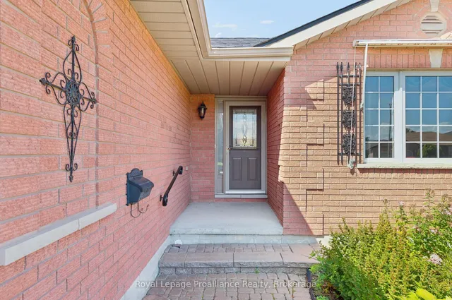 4 Wilmot Crt, Belleville 5