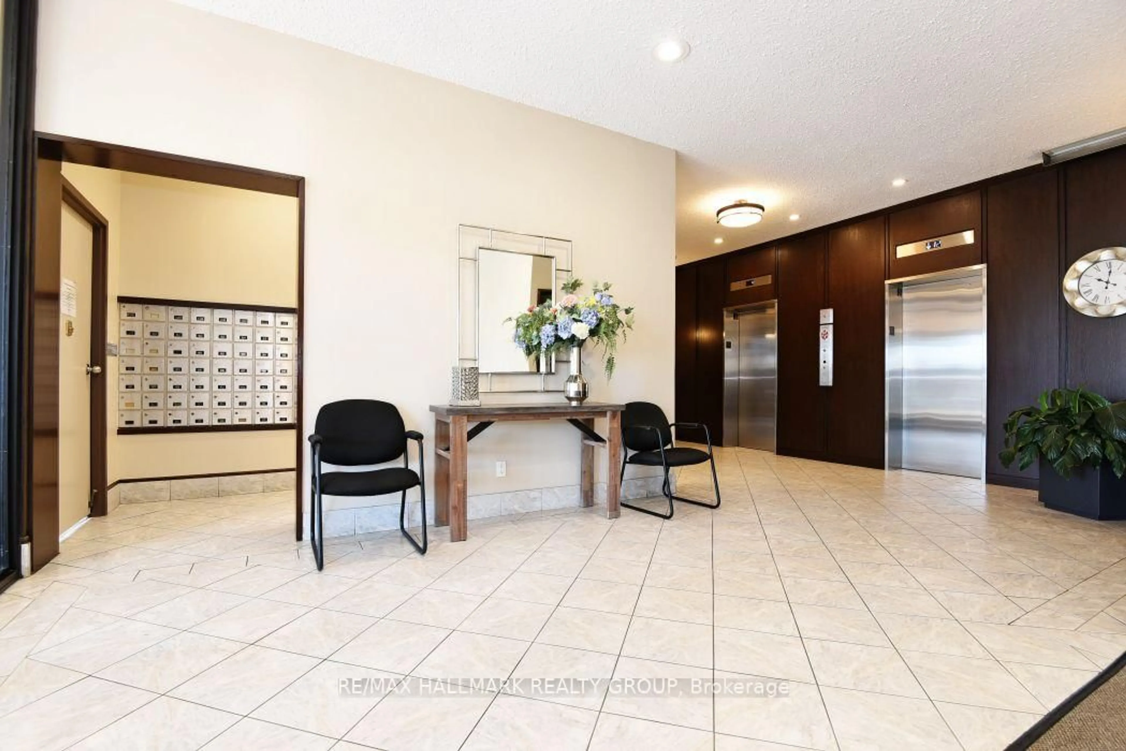 Lobby for 2951 Riverside Dr #801, Ottawa Ontario K1V 8W6